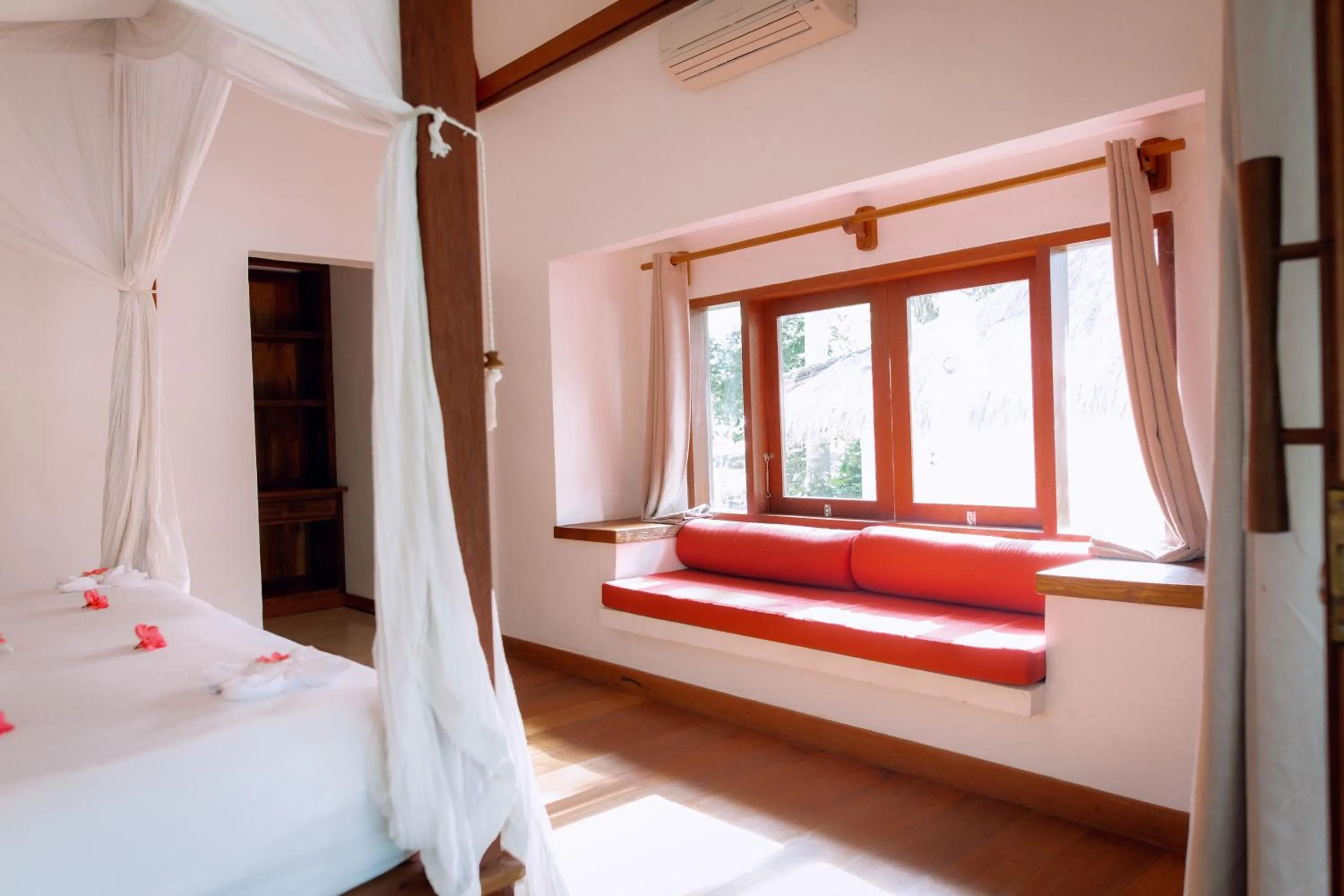 Bed in Island View Bar & Bungalow