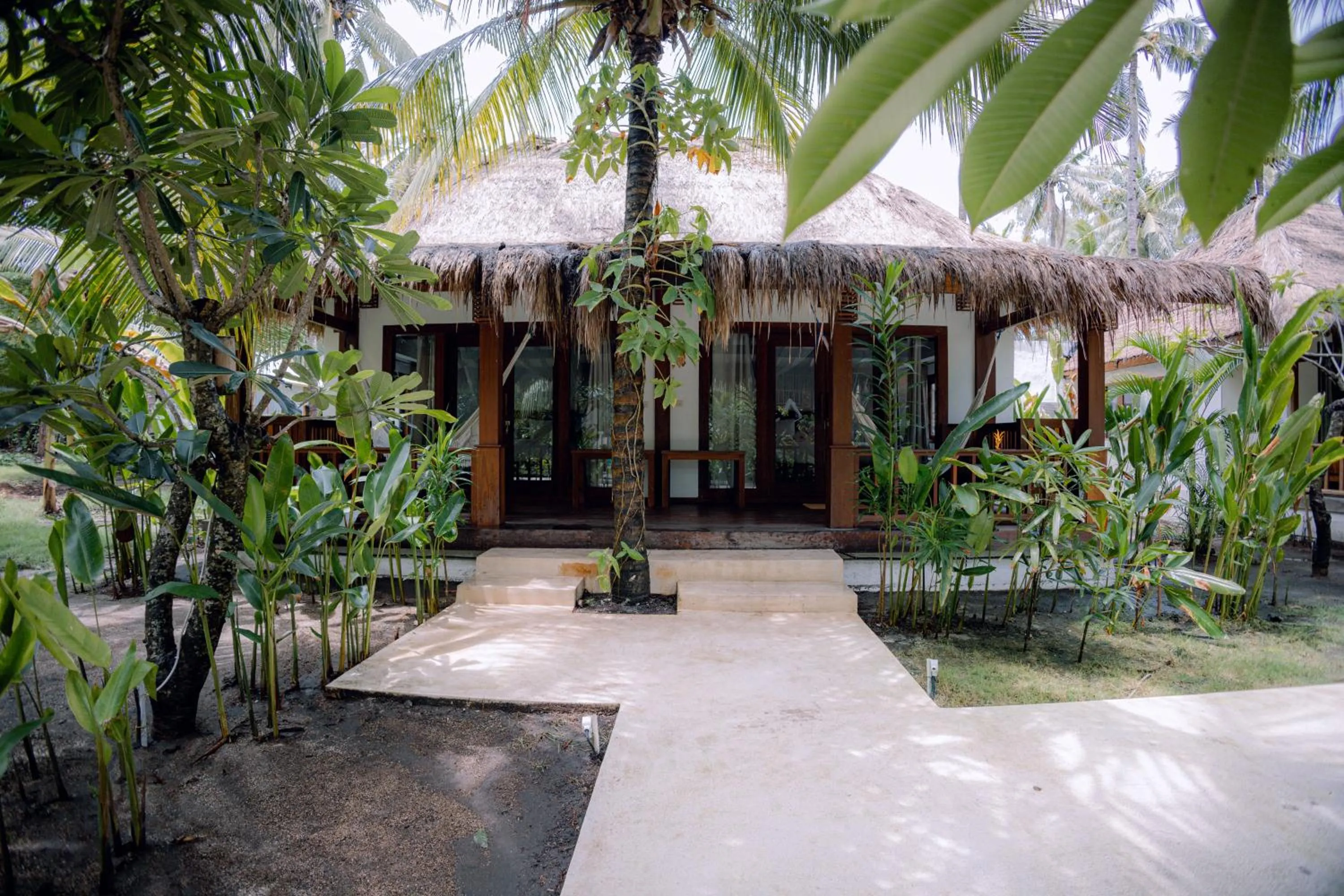 Island View Bar & Bungalow