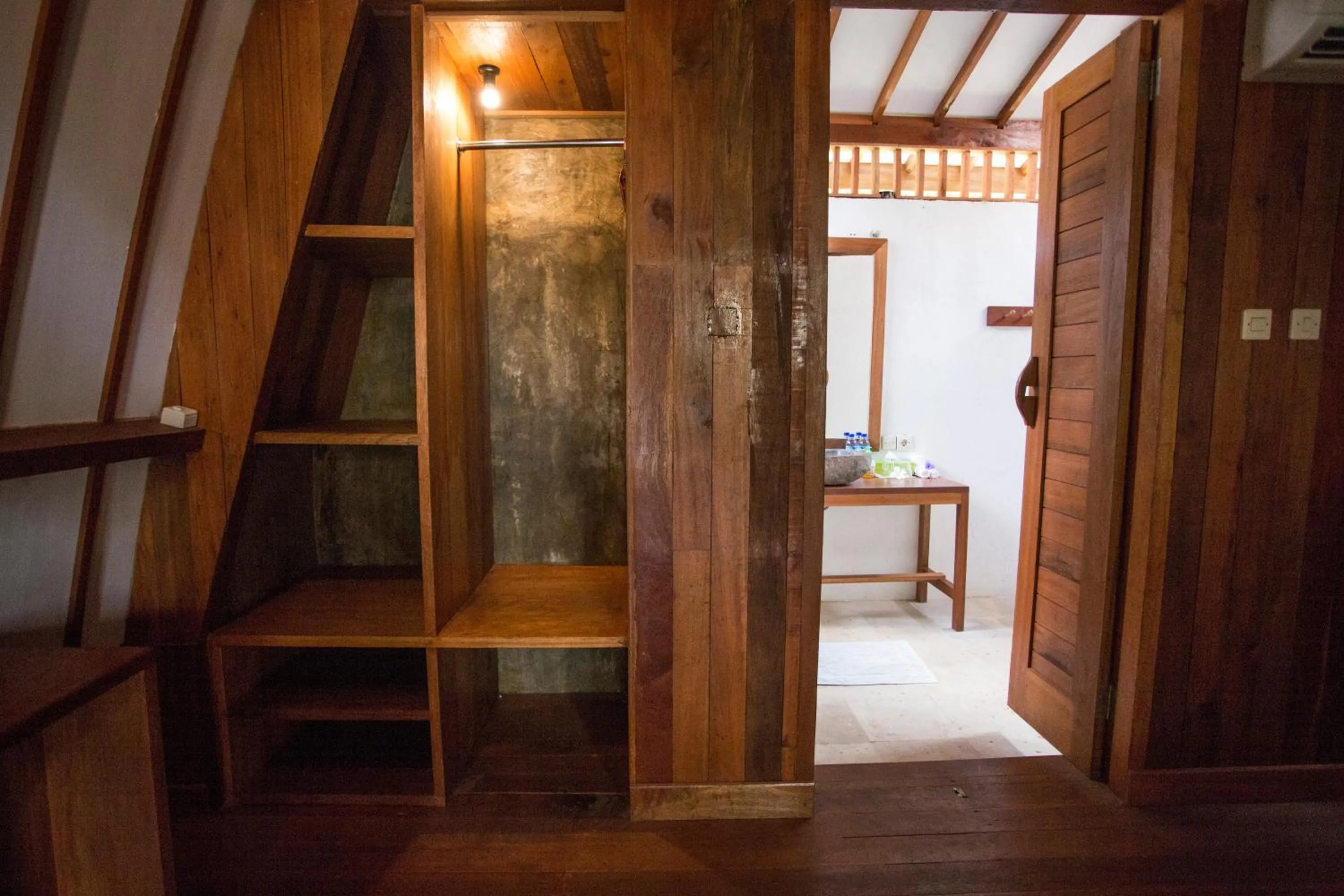 Island View Bar & Bungalow