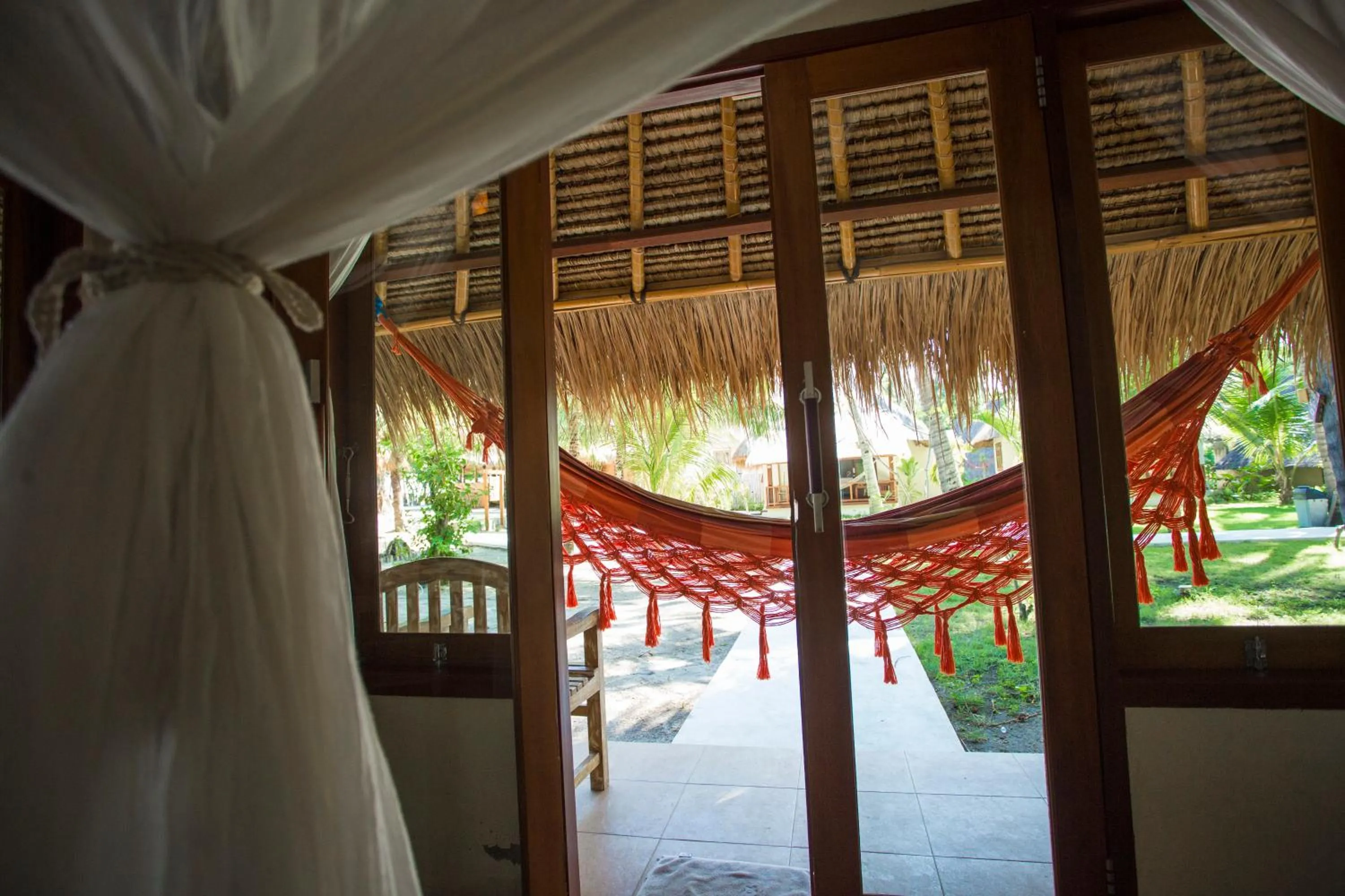 Island View Bar & Bungalow