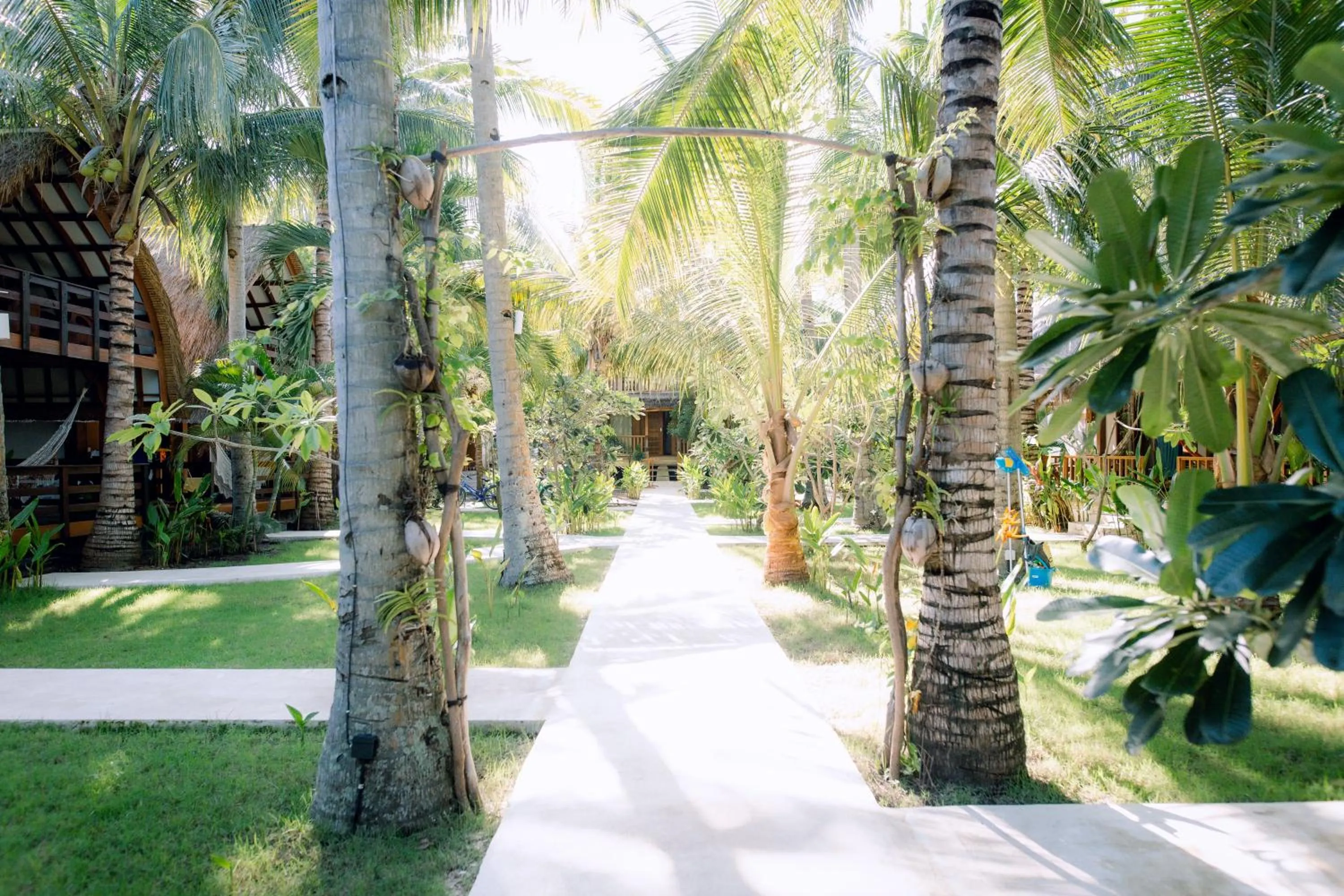 Island View Bar & Bungalow