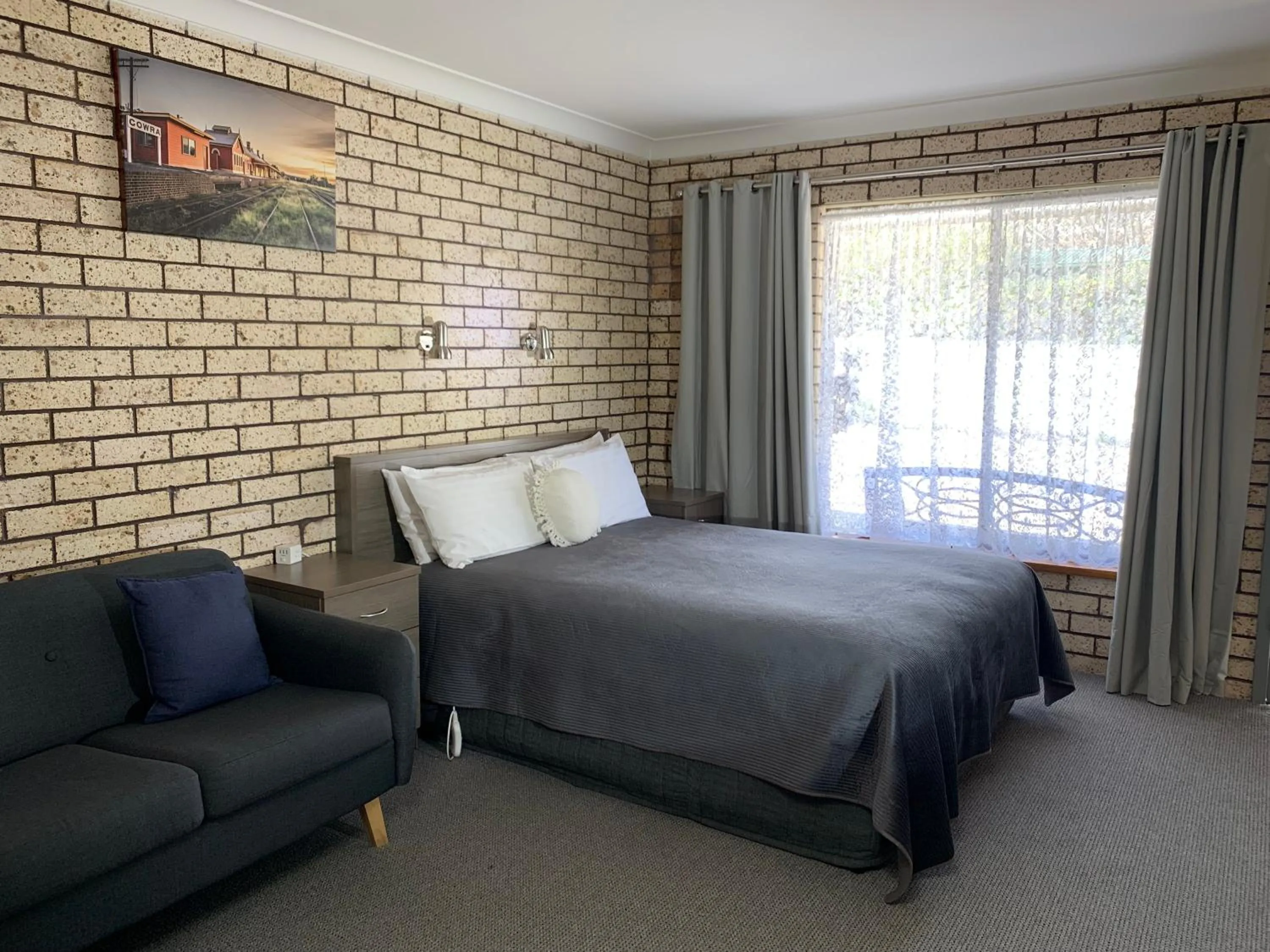 Bedroom, Bed in Cowra Crest Motel