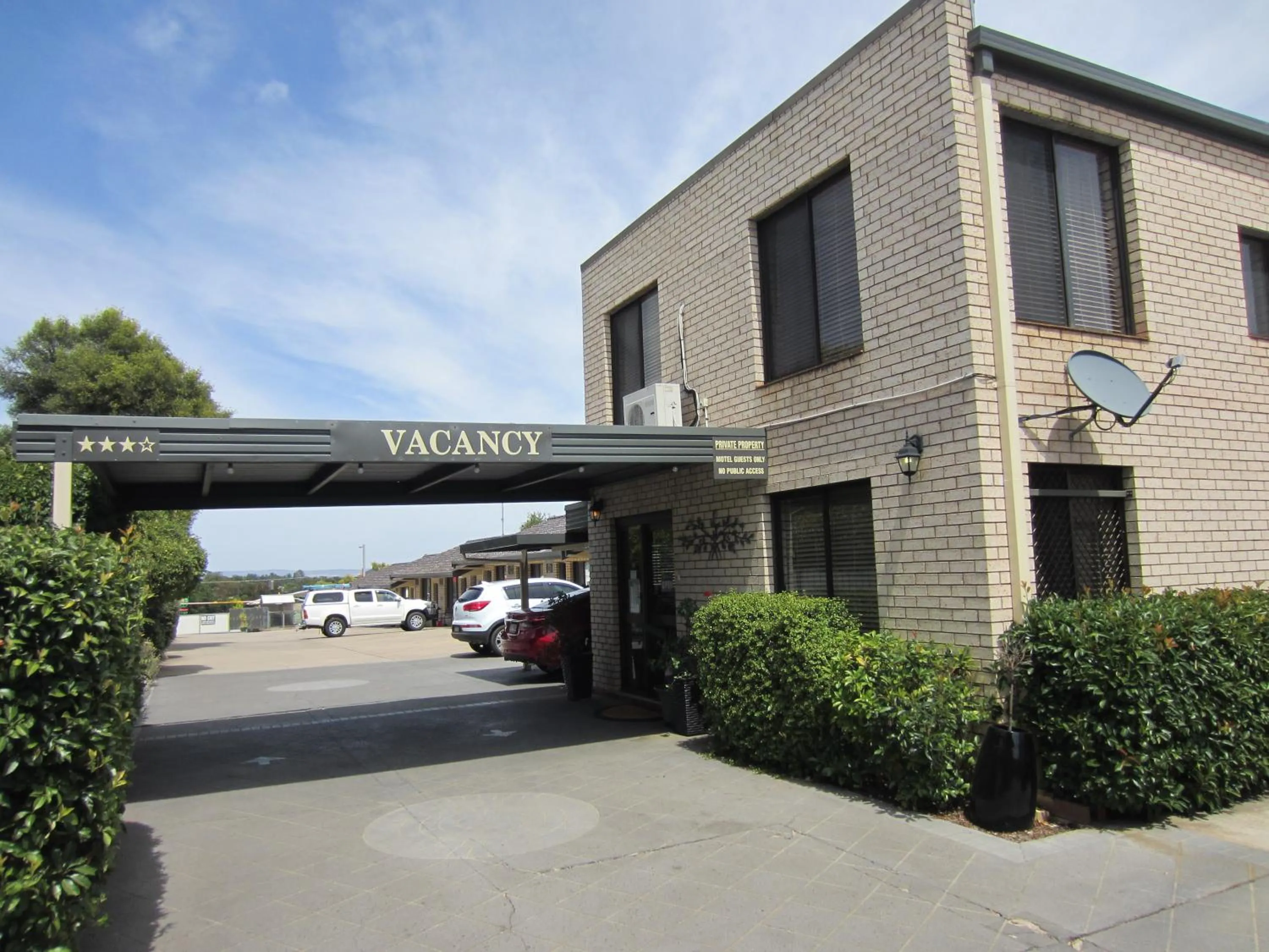 Property building in Cowra Crest Motel