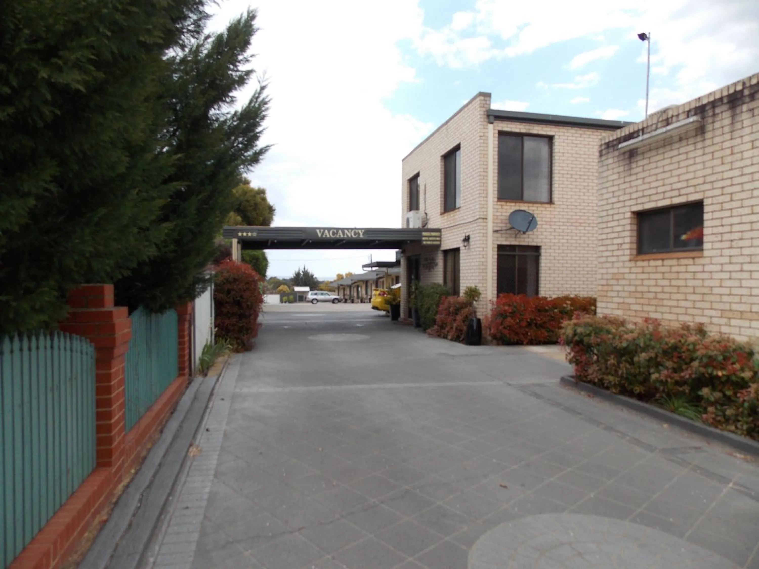 Facade/entrance in Cowra Crest Motel
