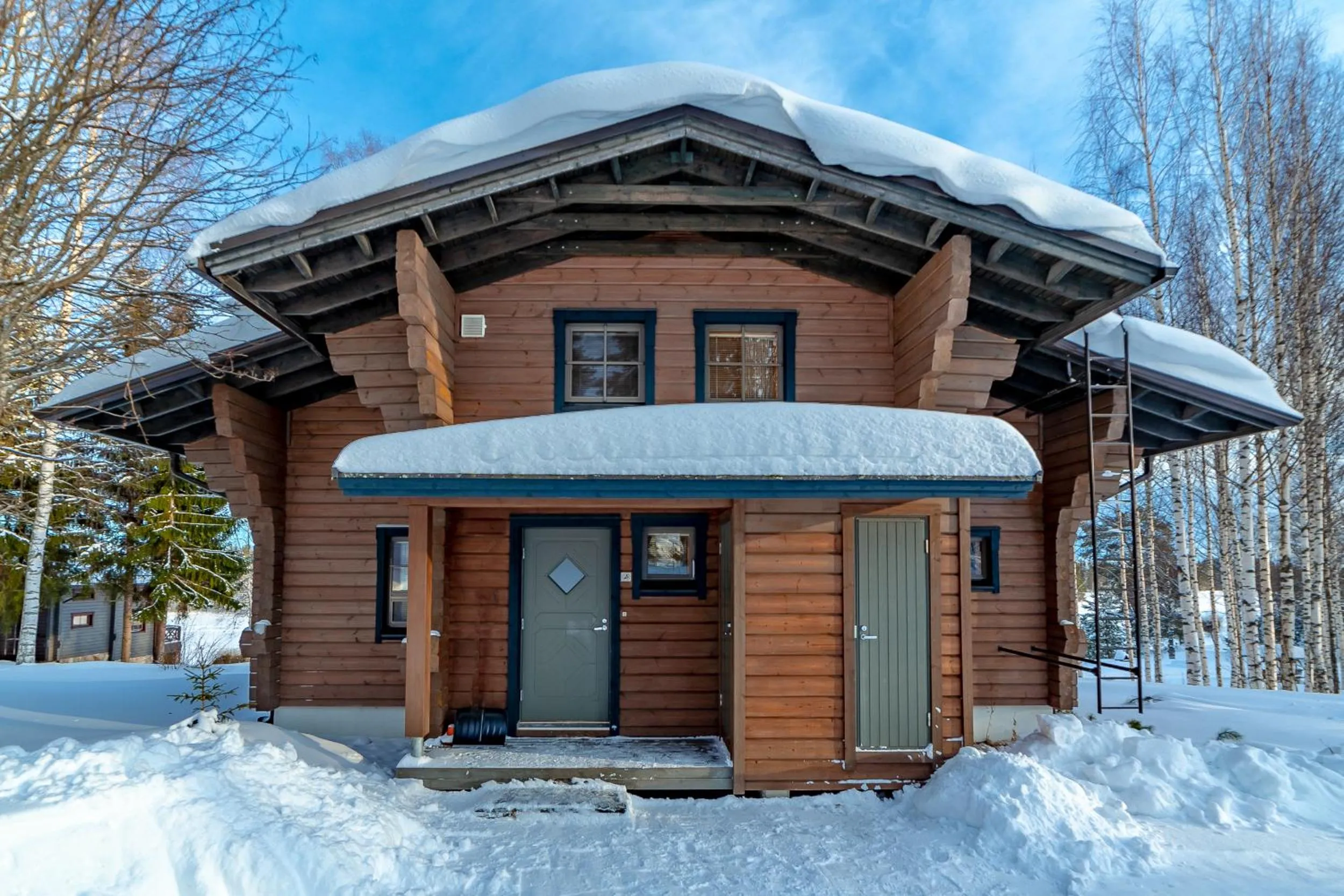 Property building in Holiday Village Tahko-Tours