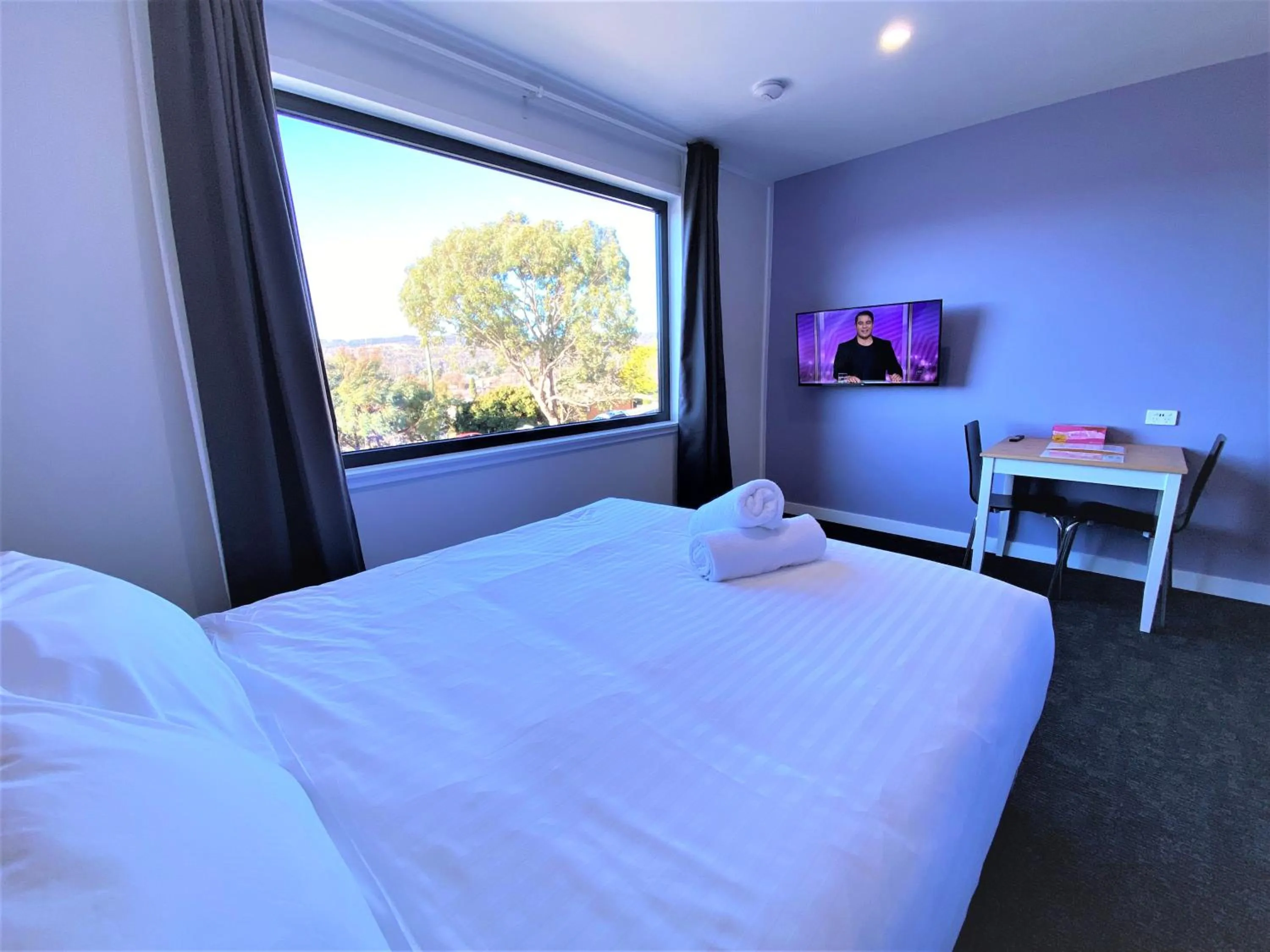 Photo of the whole room, Bed in Vikas