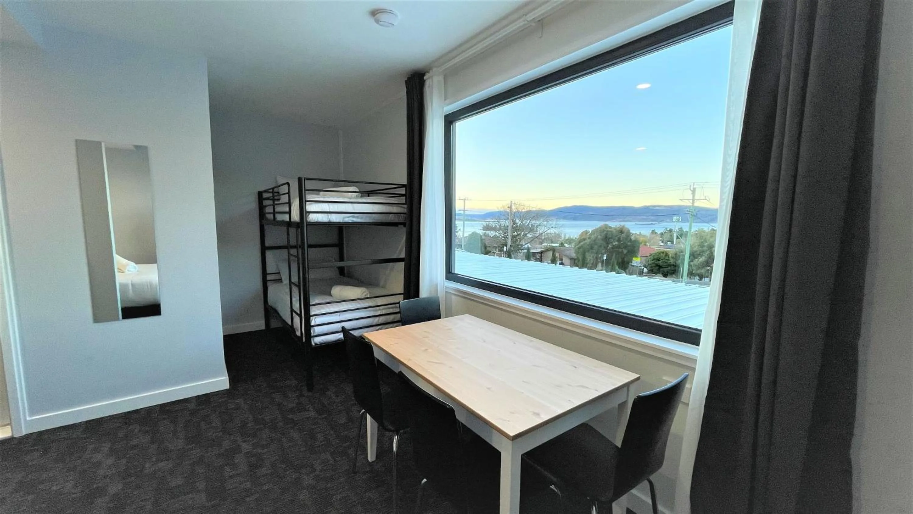 Lake view, Bed in Vikas