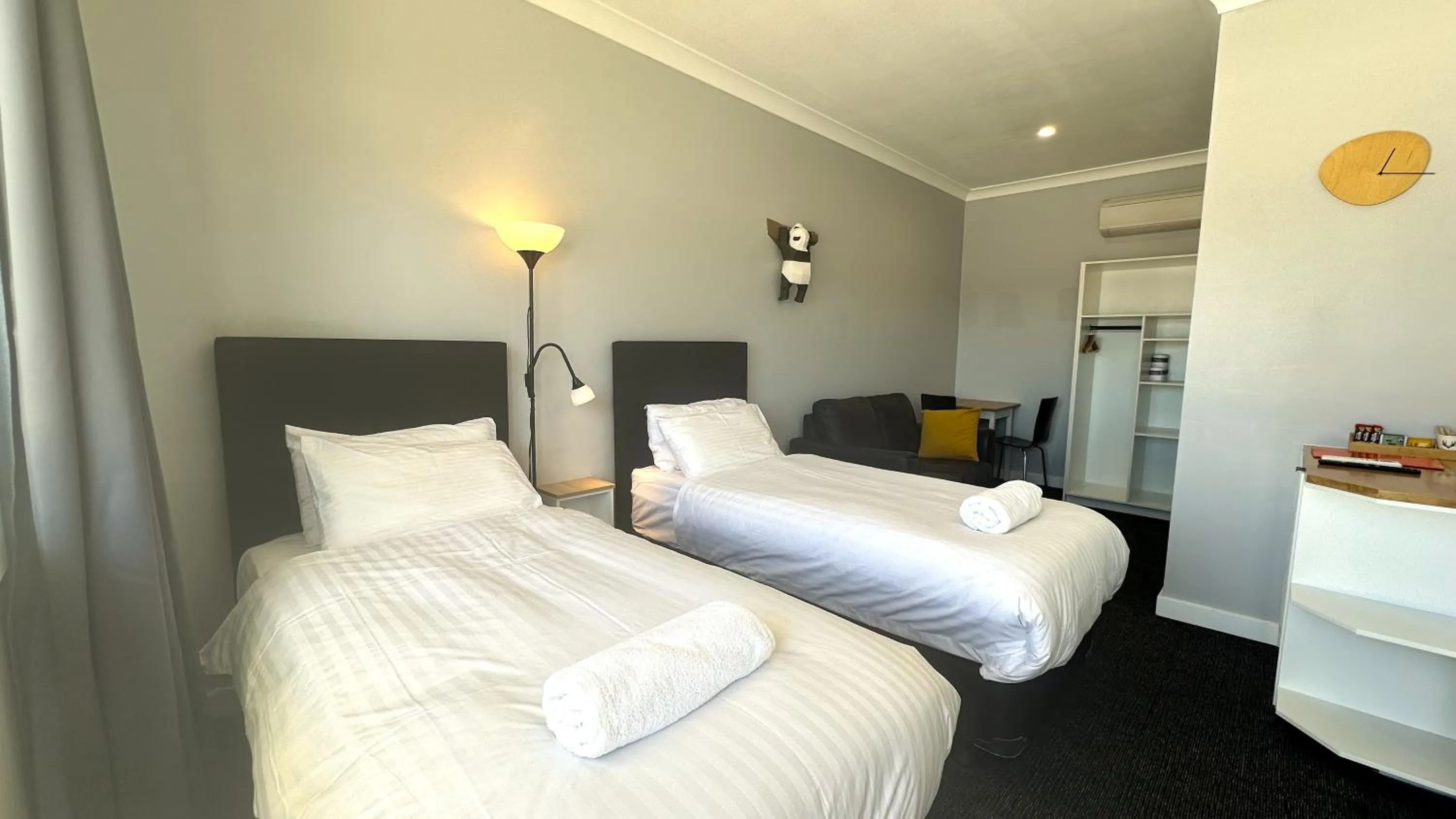 Bedroom, Bed in Vikas