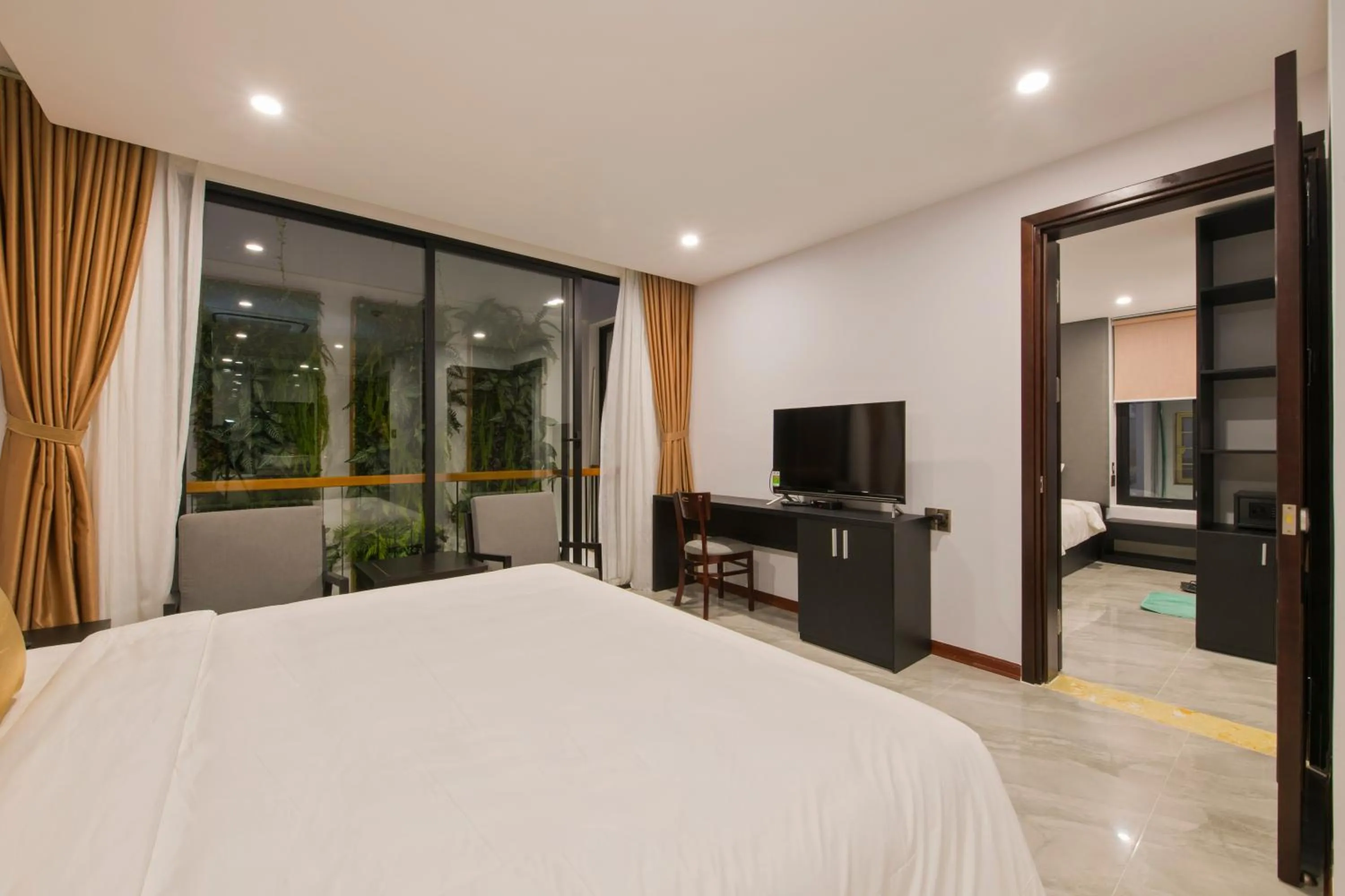 TV and multimedia, Bed in Khong Cam Garden Villas