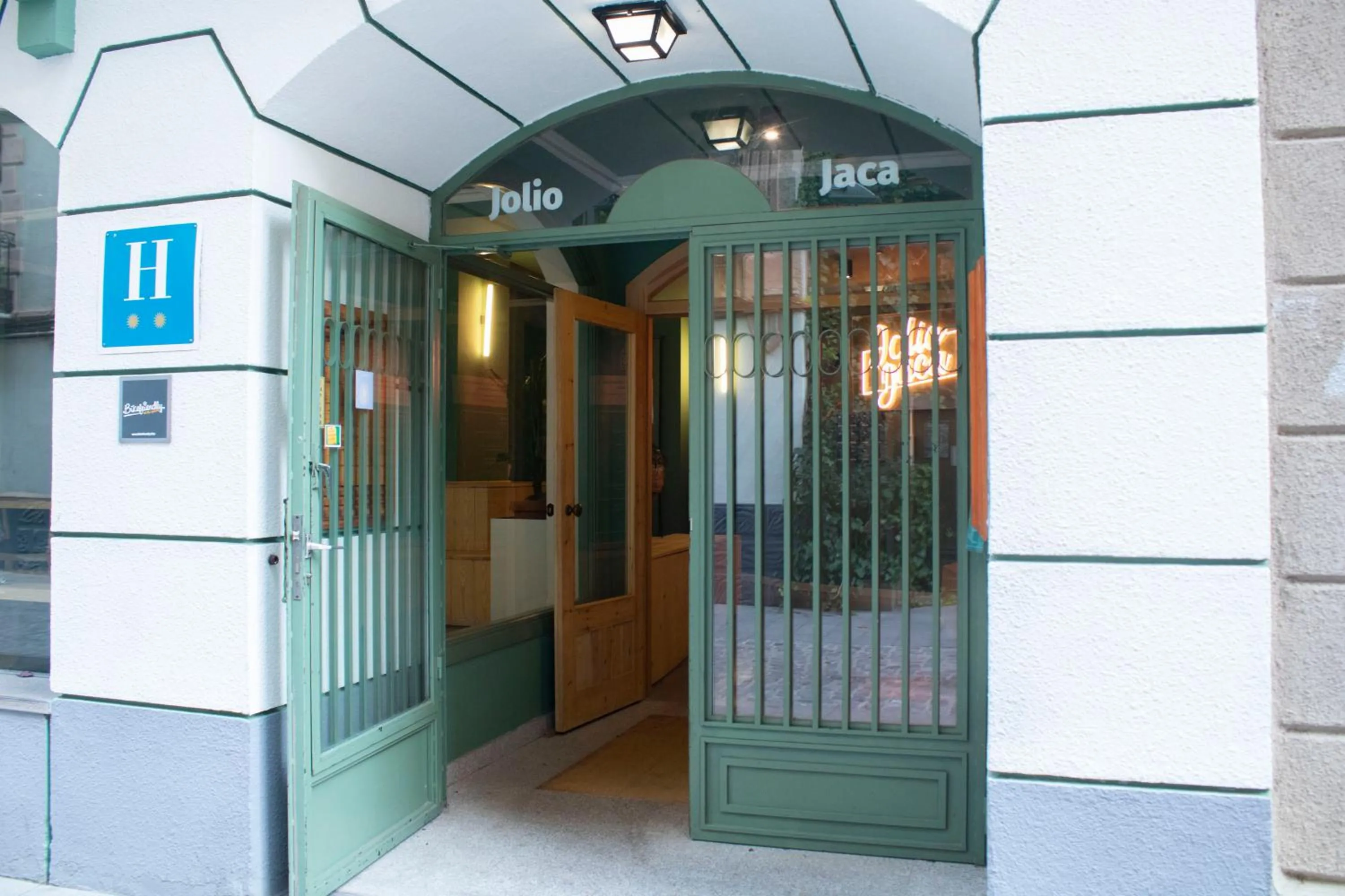 Facade/entrance in Hotel Alda Jolio Jaca
