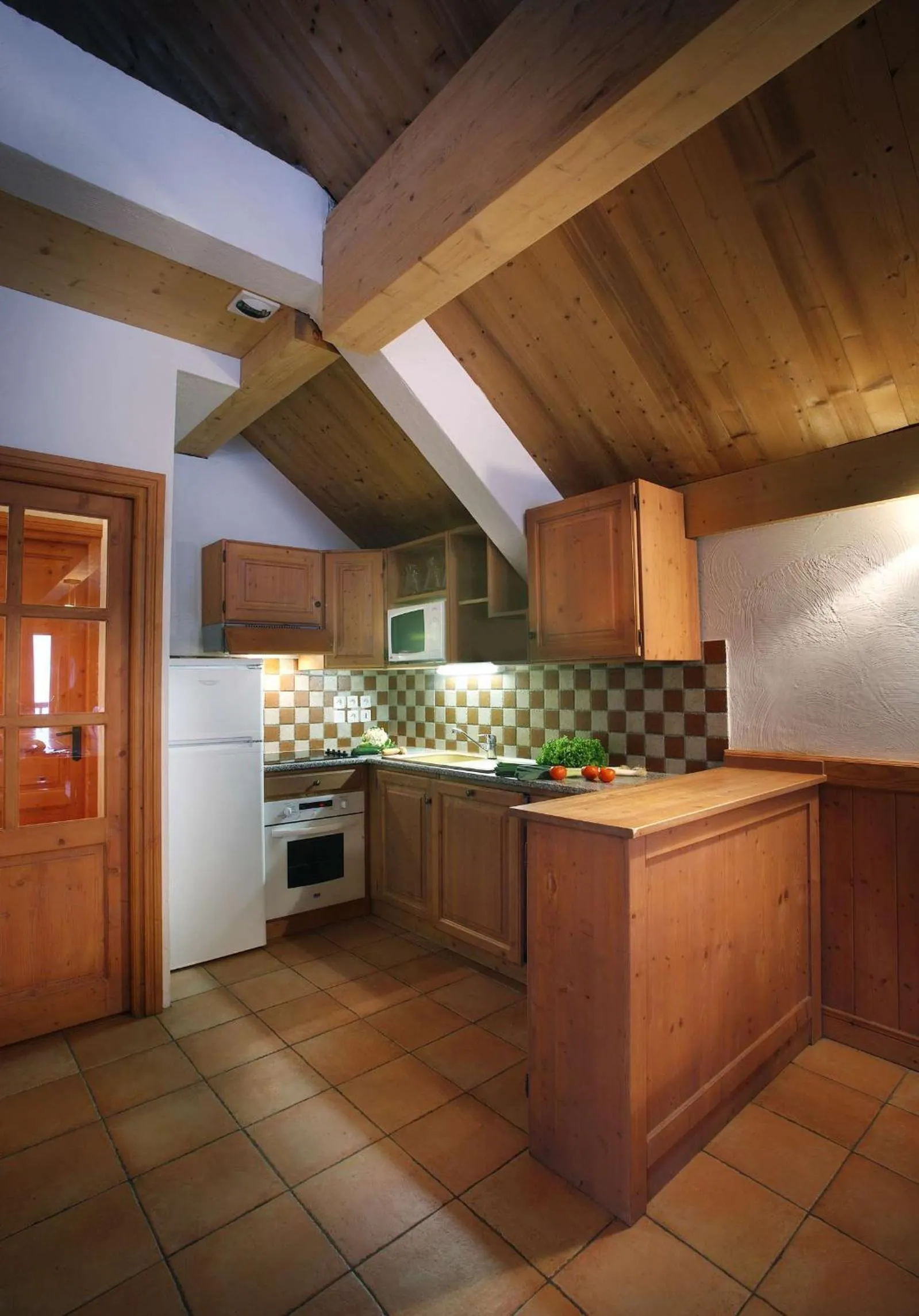 Kitchen or kitchenette in Chalet des Neiges Oz en Oisans