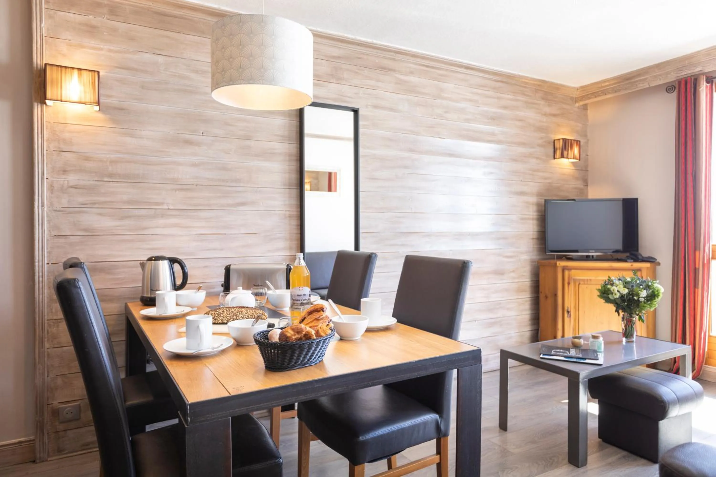Dining area in Chalet des Neiges Hermine