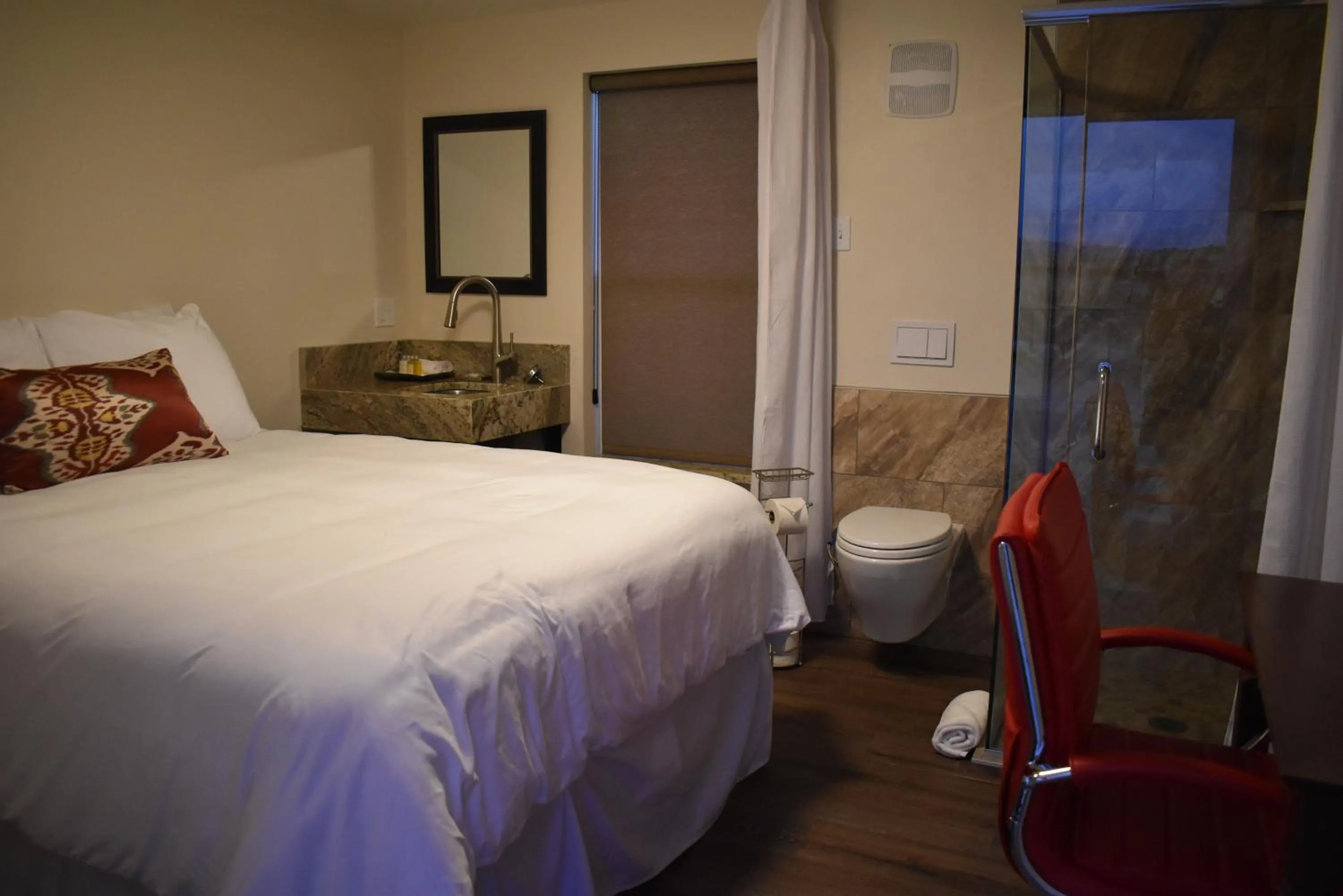 Bed in Iron Springs Luxury Lodge & Spa