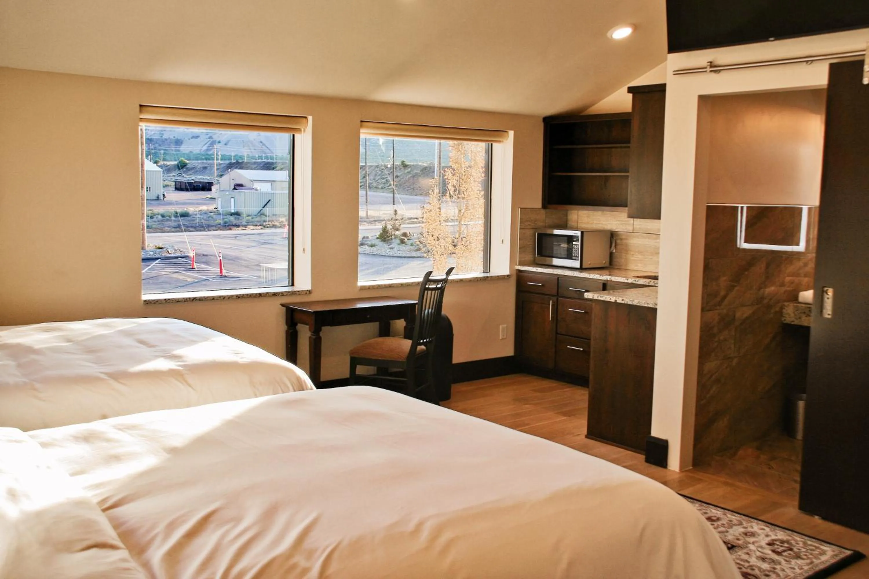 Bed in Iron Springs Luxury Lodge & Spa