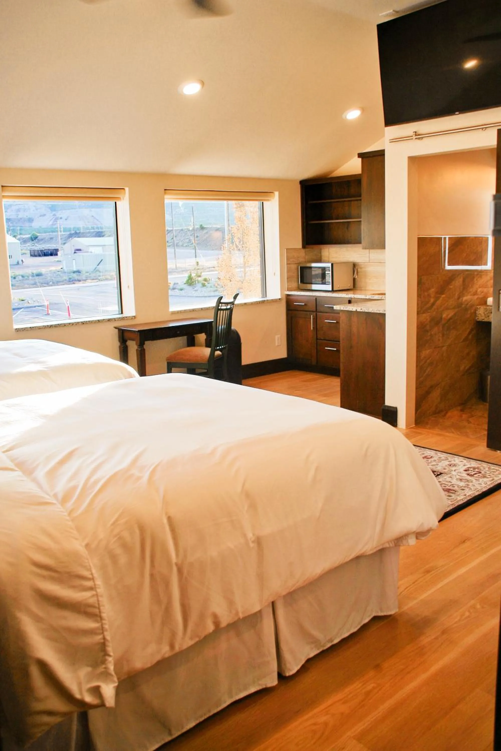 Bed in Iron Springs Luxury Lodge & Spa