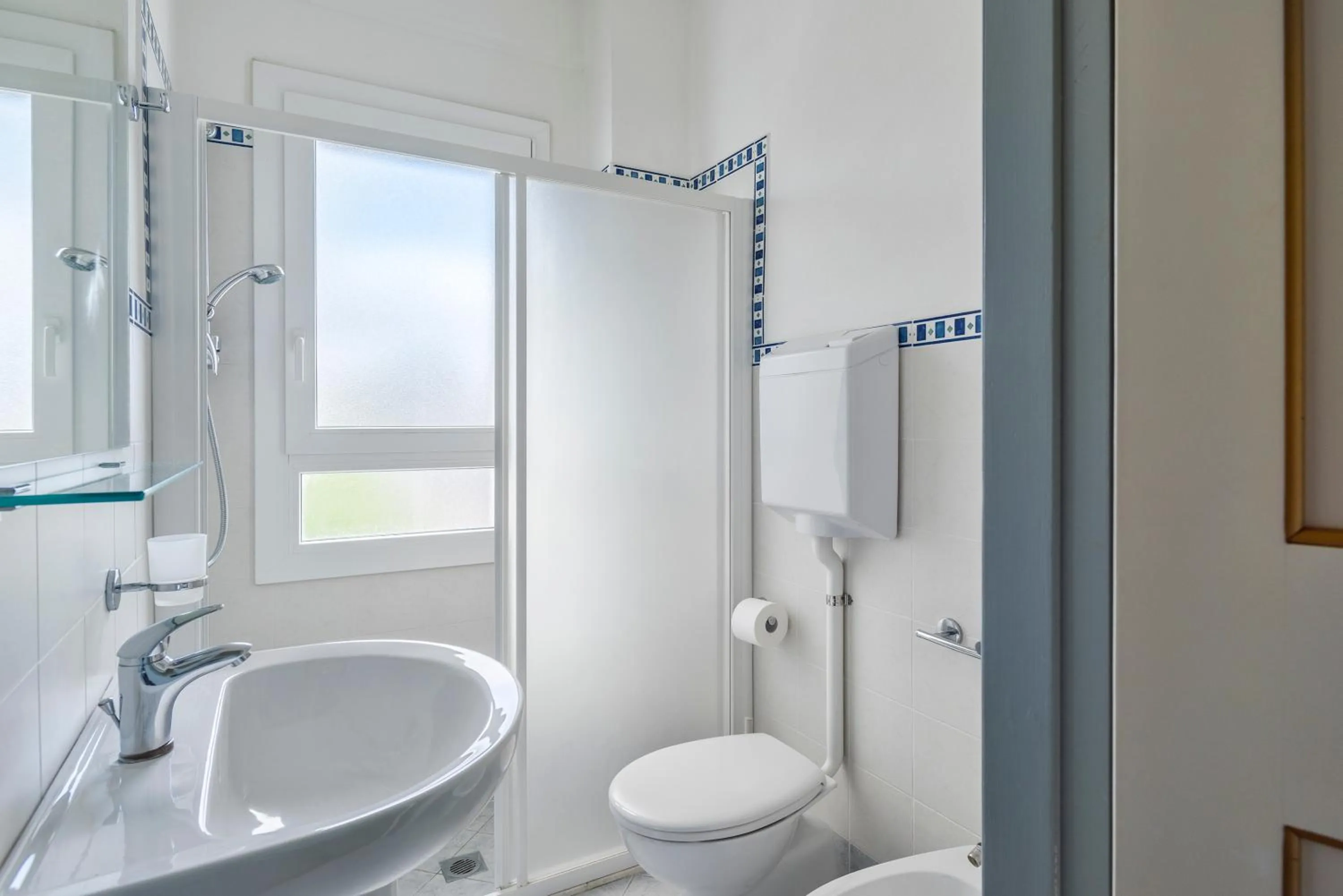 Shower in Hotel Corona