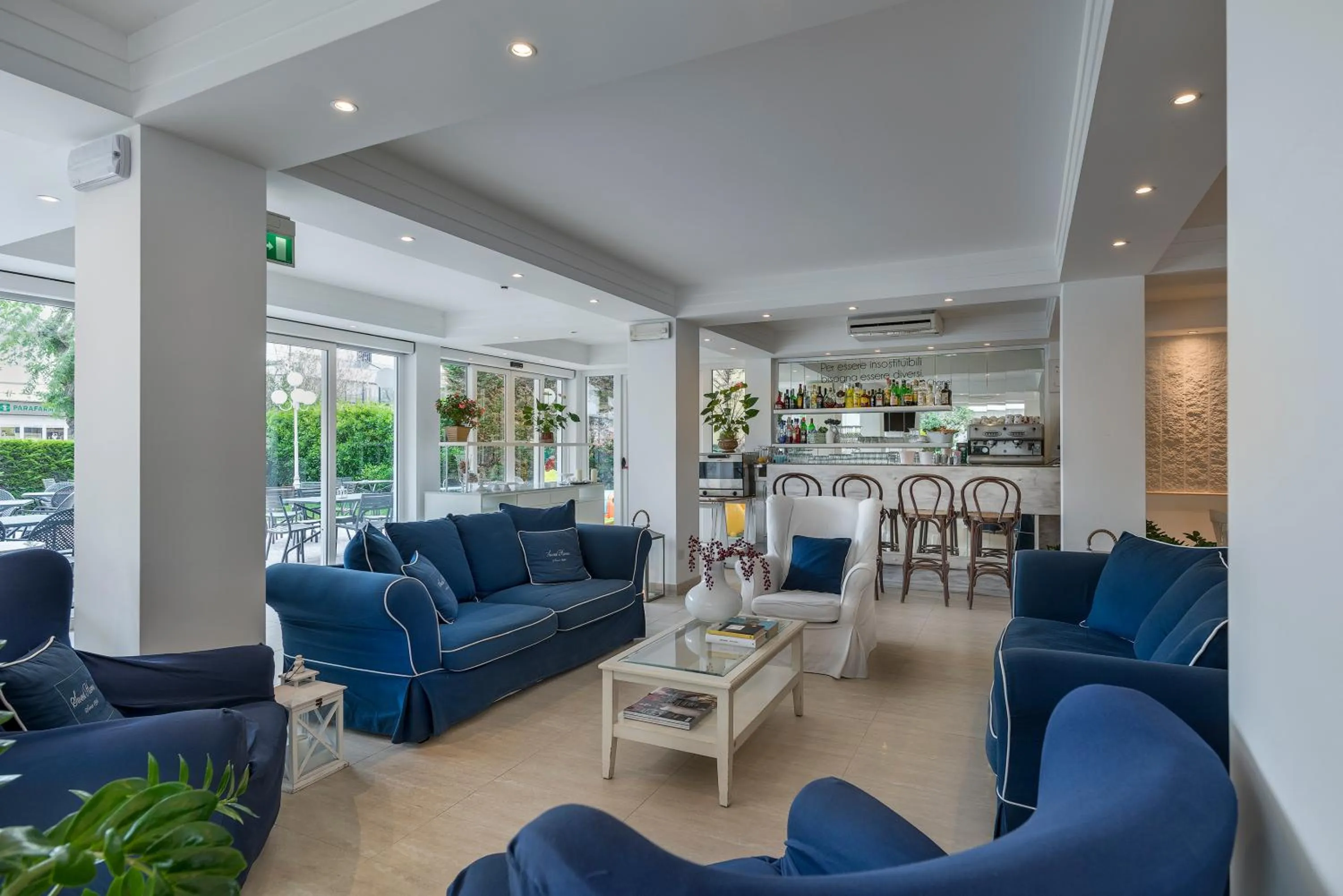 Communal lounge/ TV room in Hotel Corona