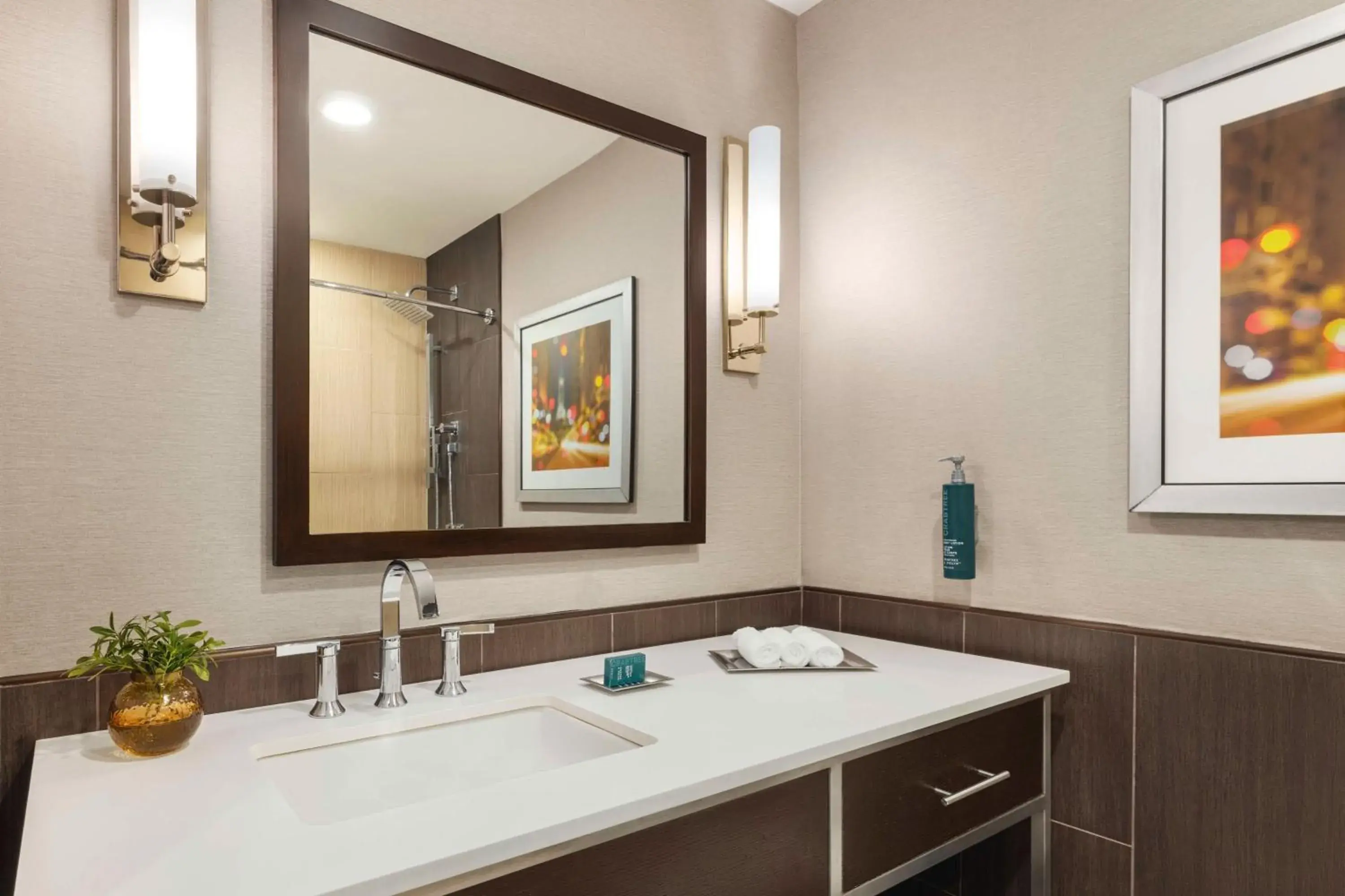 Deluxe Double Room with Two Double Beds in Hilton Philadelphia City Avenue Deluxe Double Room with Two Double Beds in Hilton Philadelphia City Avenue