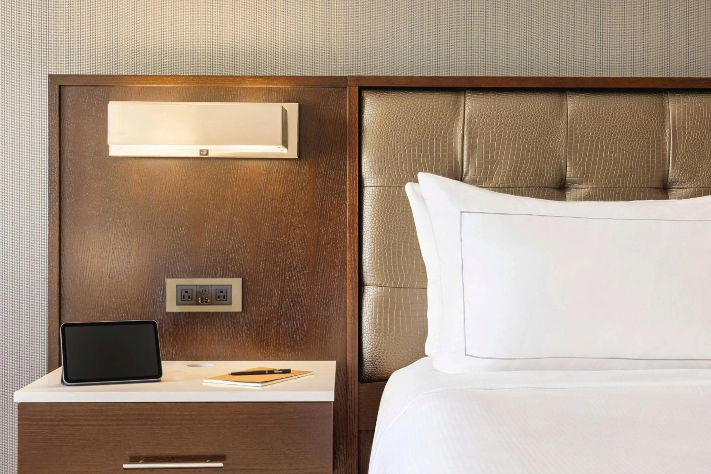 Bed in Hilton Philadelphia City Avenue