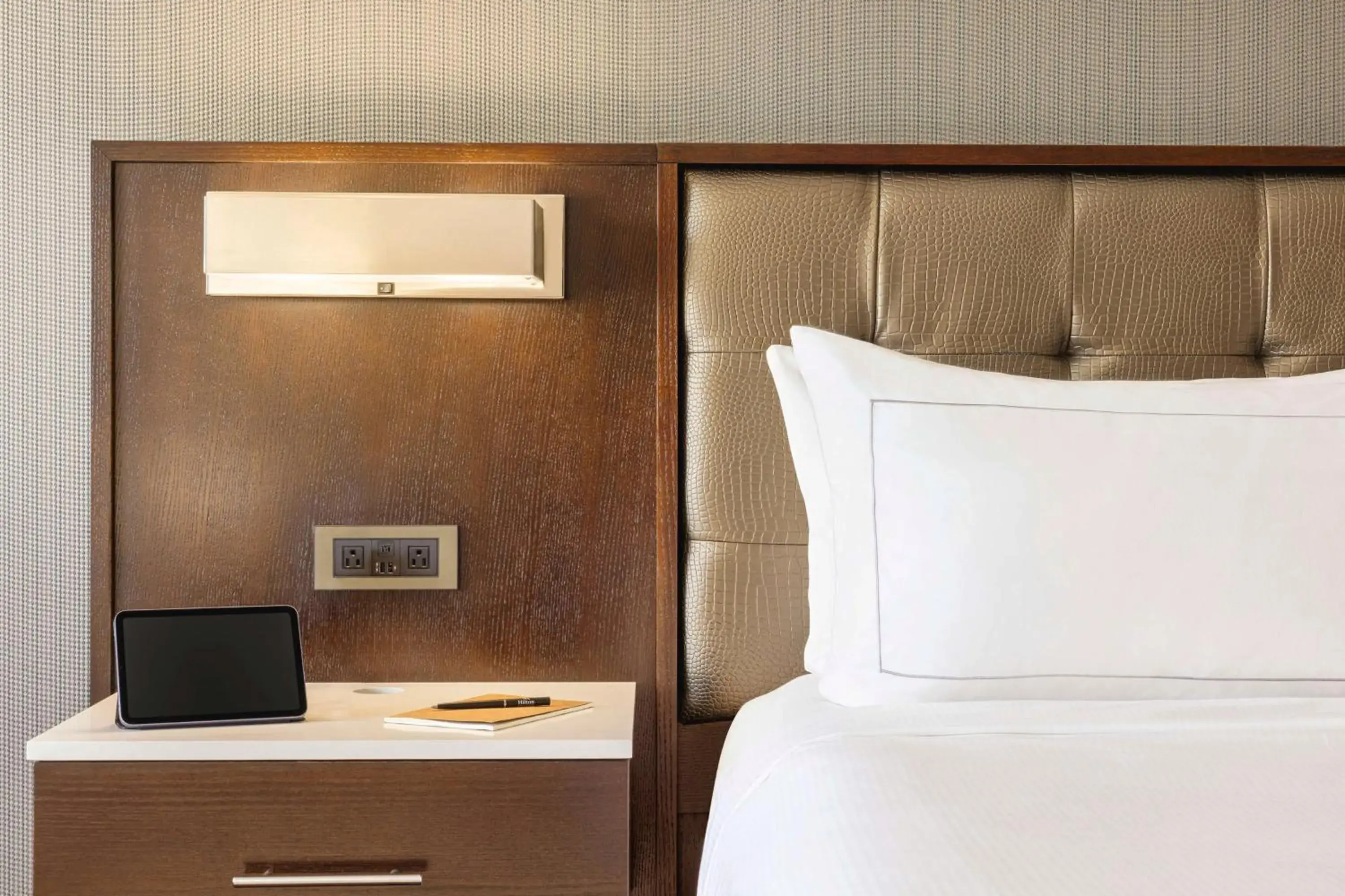 King Room in Hilton Philadelphia City Avenue King Room in Hilton Philadelphia City Avenue