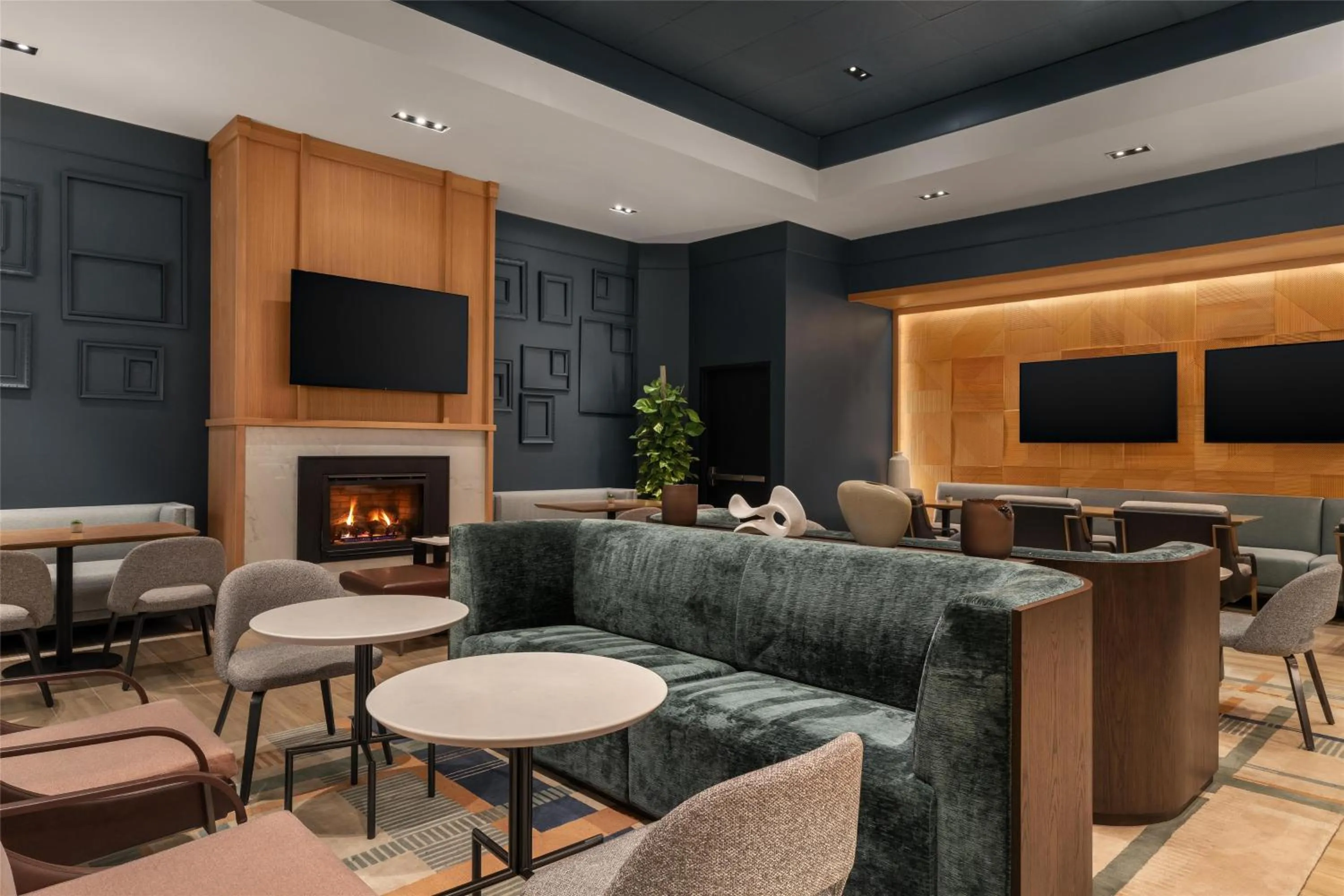 Lounge or bar in Hilton Philadelphia City Avenue