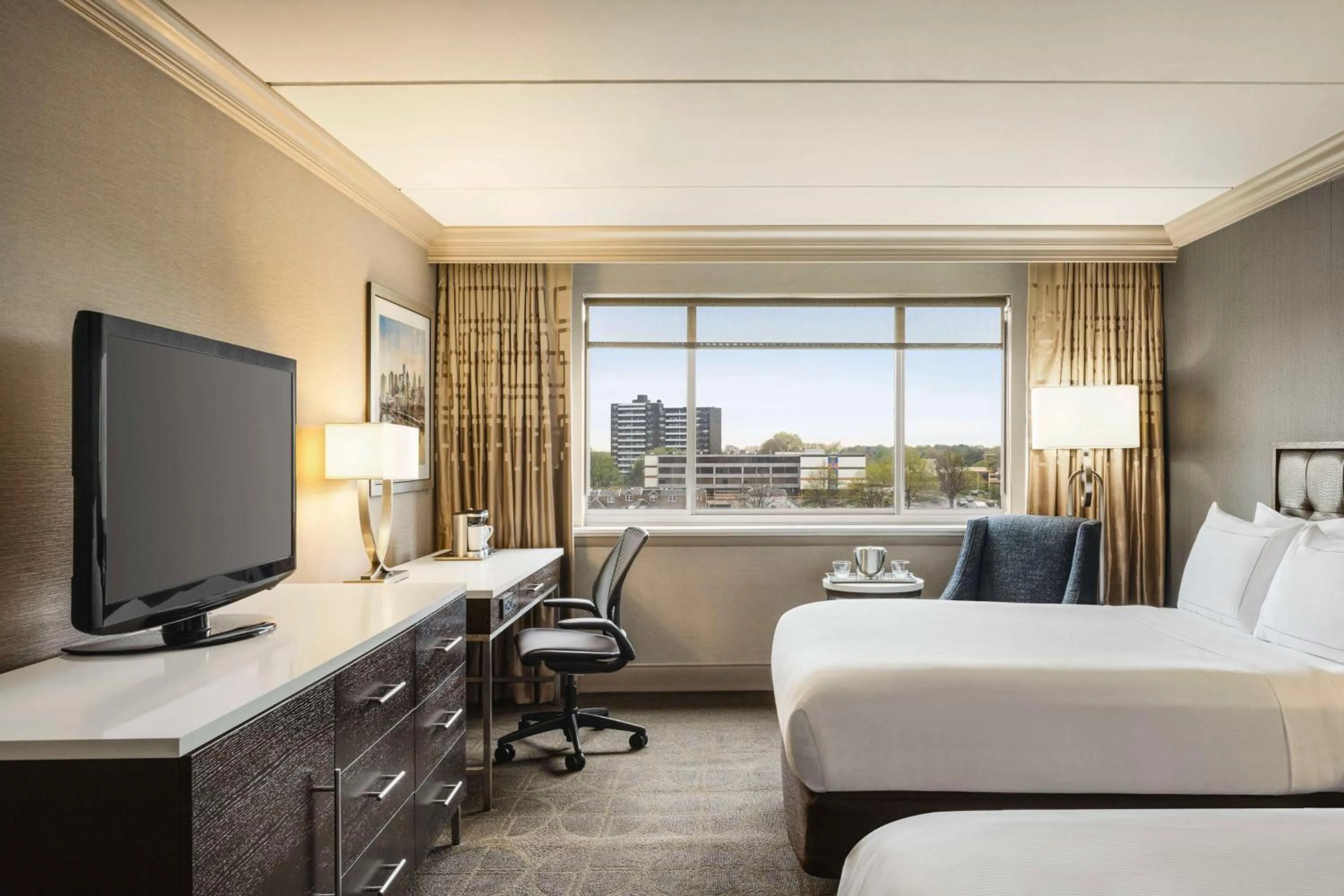 Bed in Hilton Philadelphia City Avenue