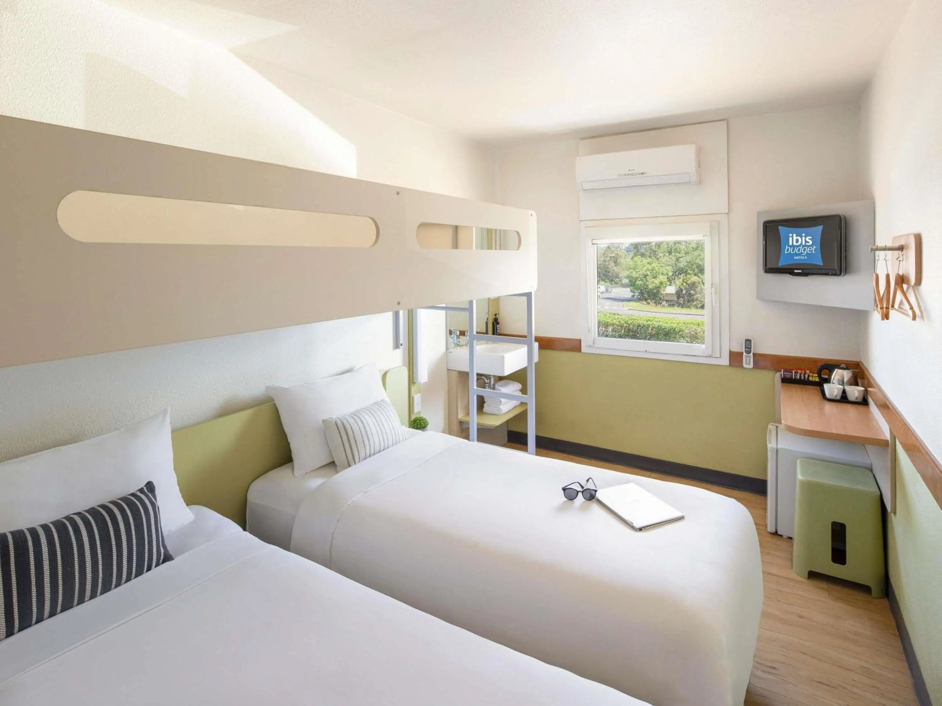 Bedroom, Bed in ibis Budget - Newcastle