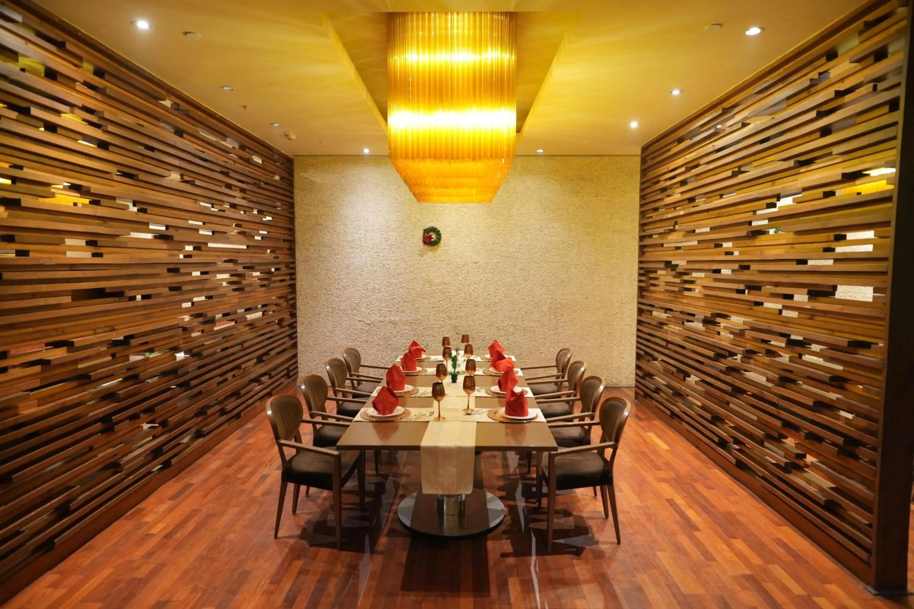 Restaurant/places to eat in Radisson Blu Hotel New Delhi Paschim Vihar