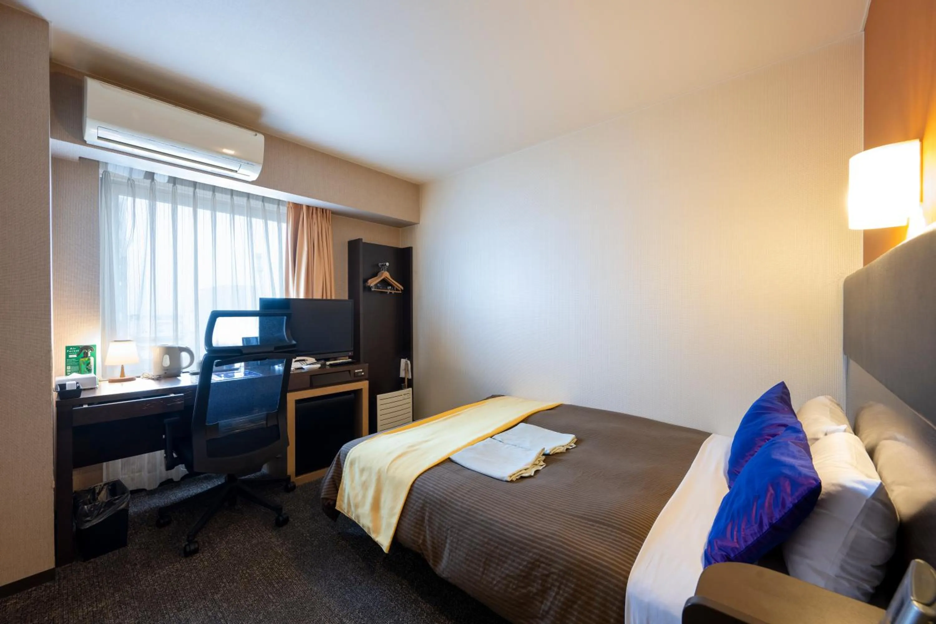 Photo of the whole room, Bed in Hotel 1-2-3 Takasaki