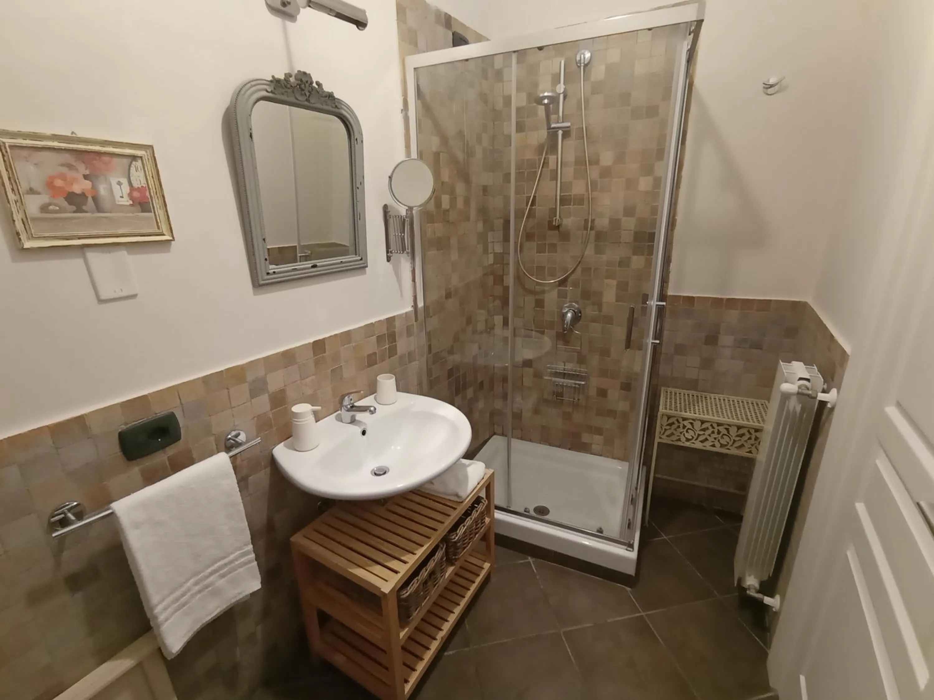 Shower in PortAtenea - Atenea Collection