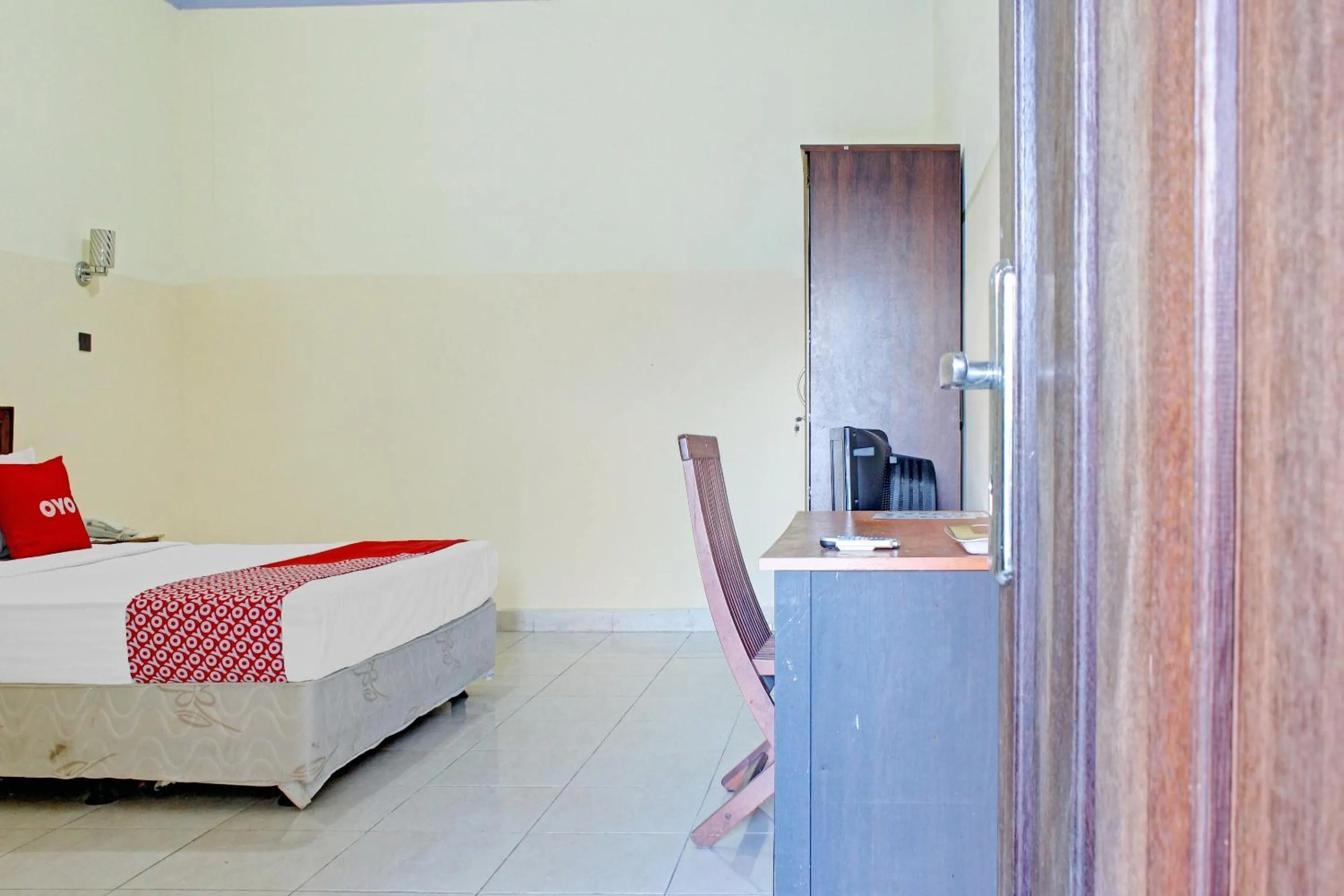 Bedroom, Bed in Capital O 90417 Hotel Batu Suli Internasional