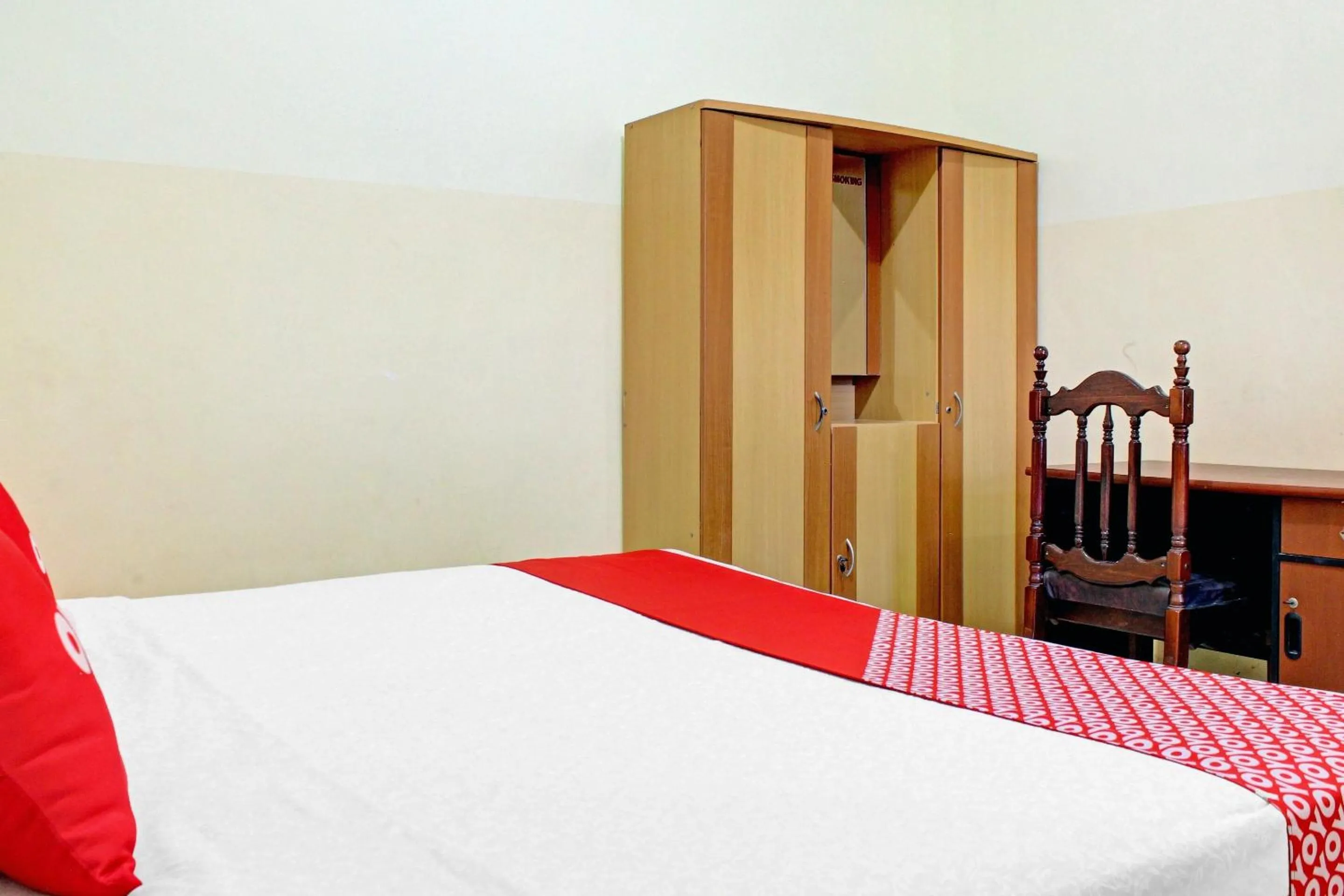 Bedroom, Bed in Capital O 90417 Hotel Batu Suli Internasional