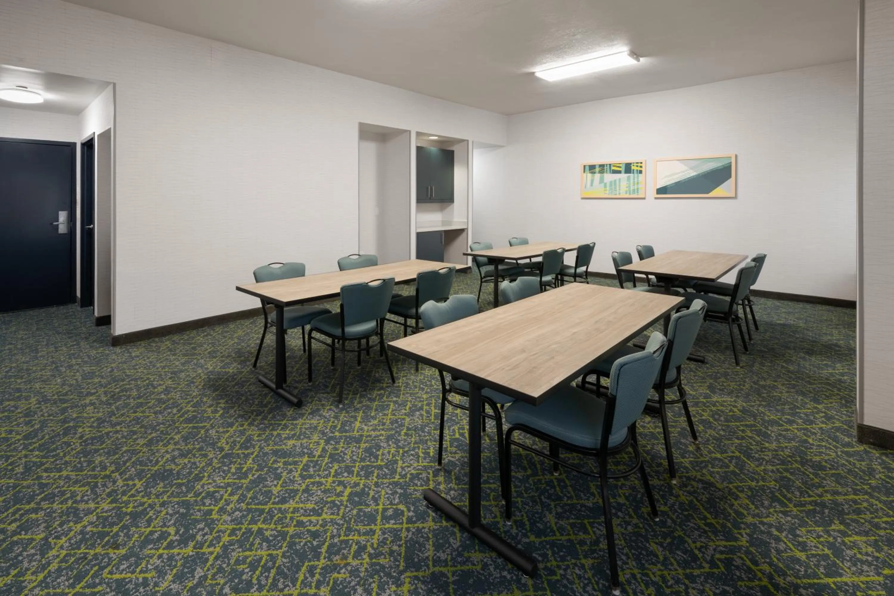 Meeting/conference room in Spark by Hilton Decatur