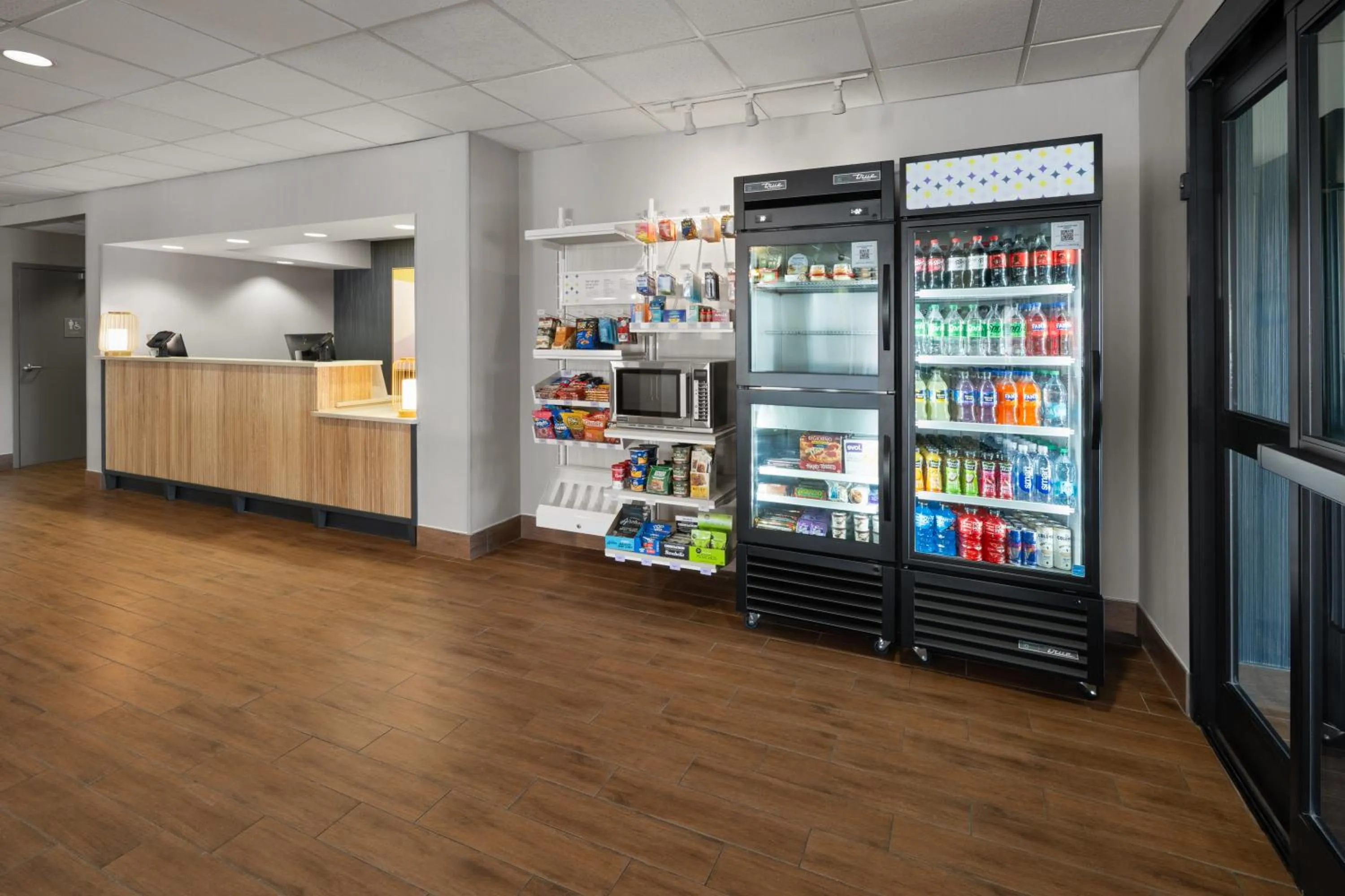 Food and drinks in Spark by Hilton Decatur