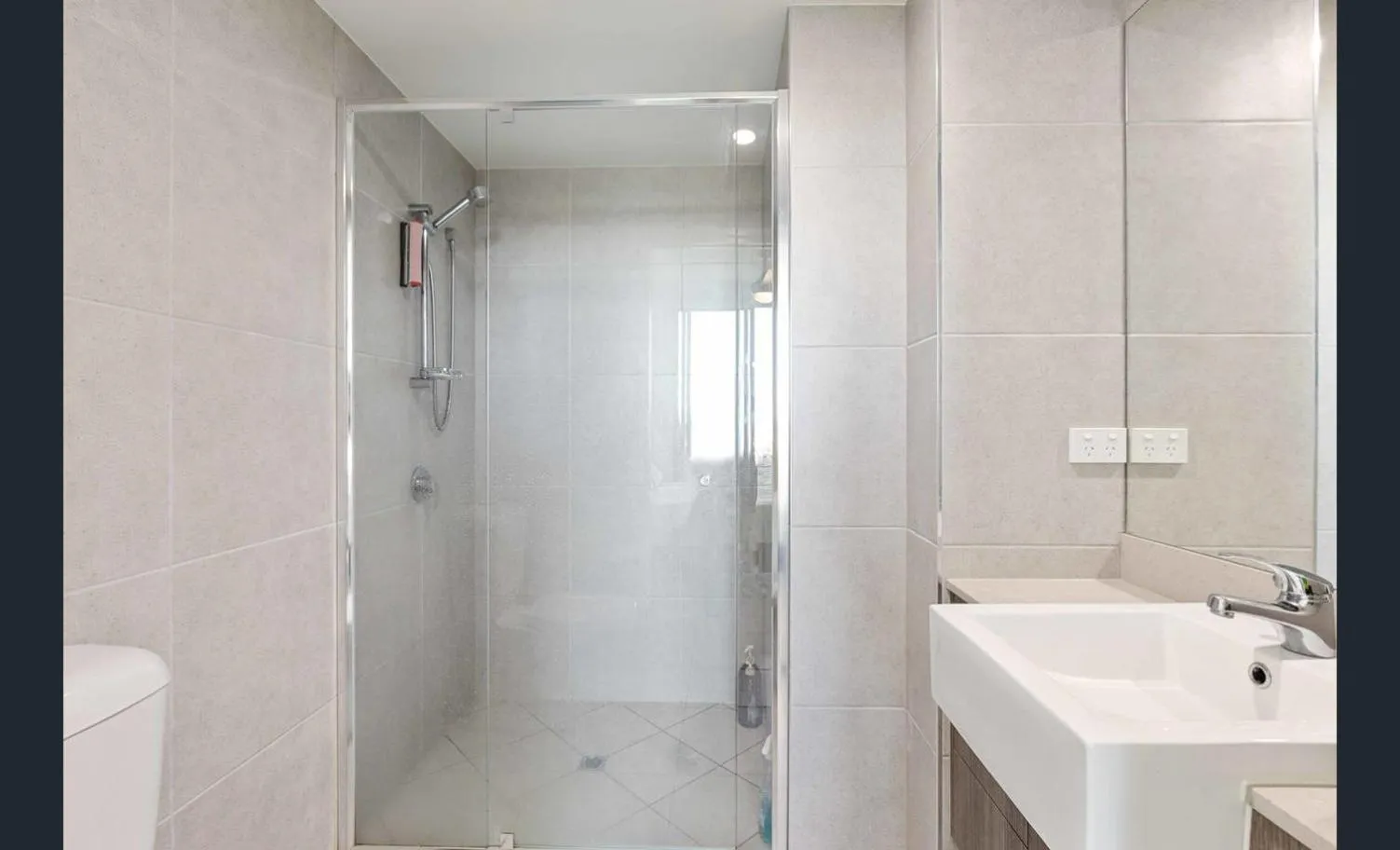 Shower in North Shore Oceanside Kawana