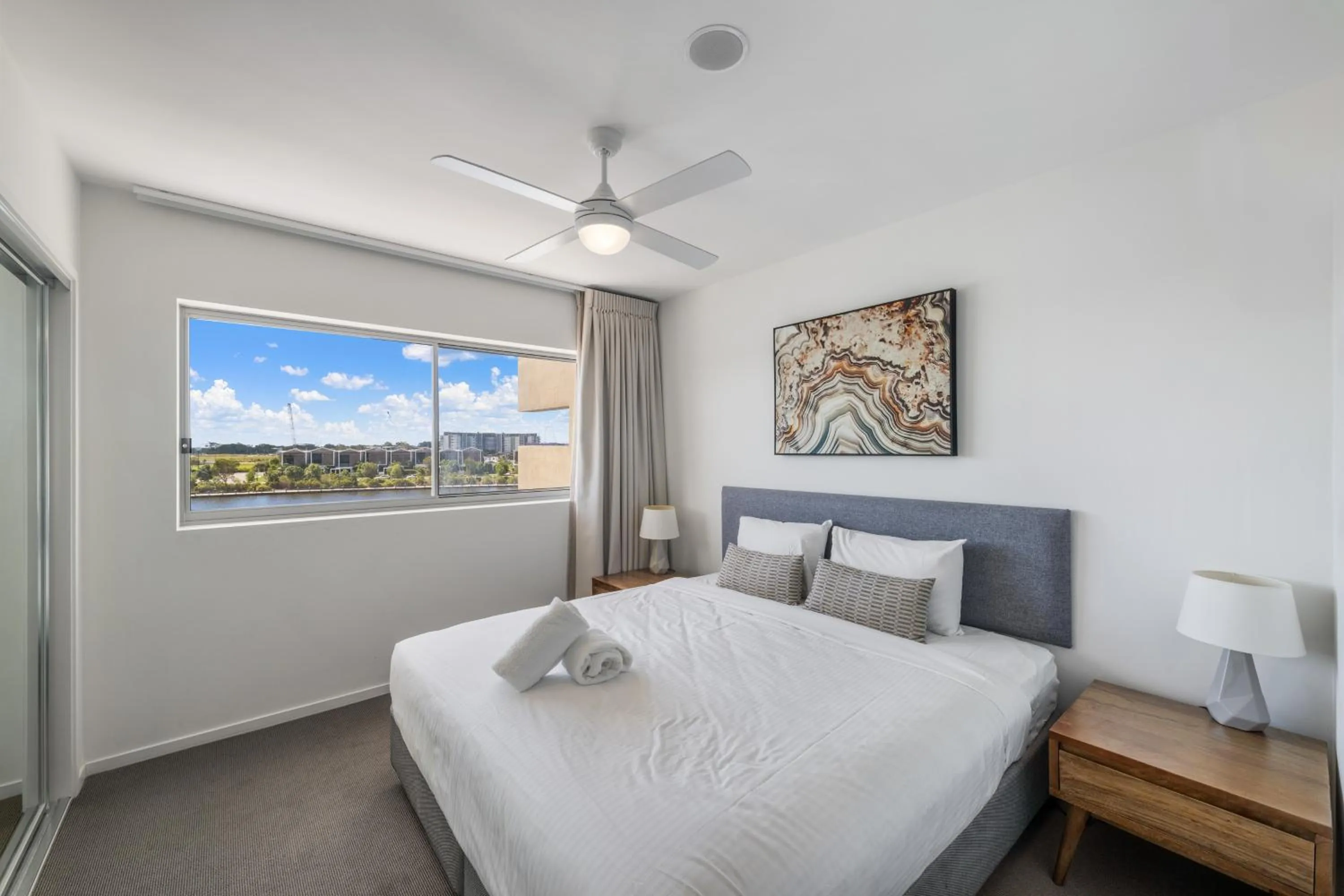 Bedroom, Bed in North Shore Oceanside Kawana