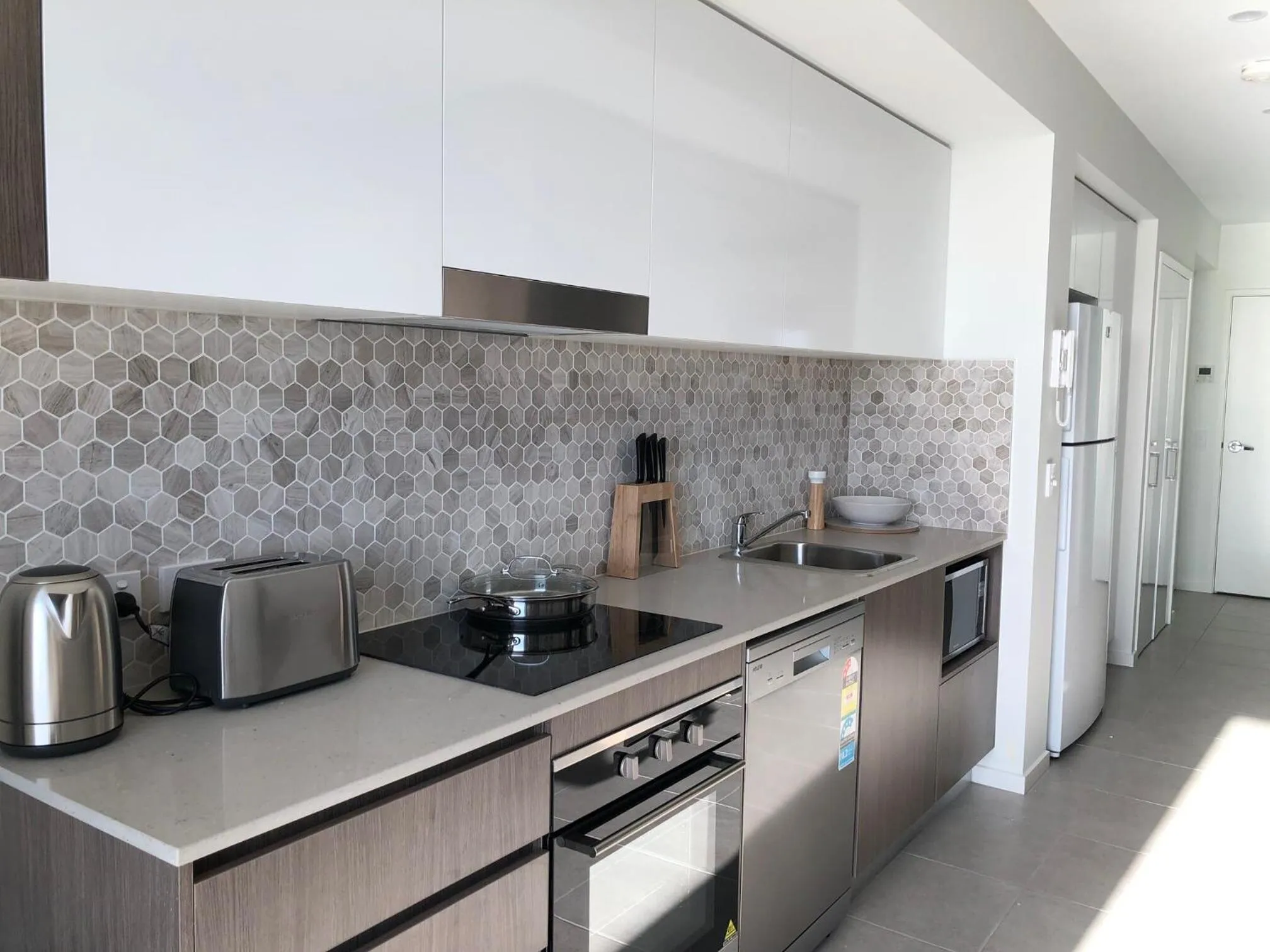 Kitchen or kitchenette in North Shore Oceanside Kawana