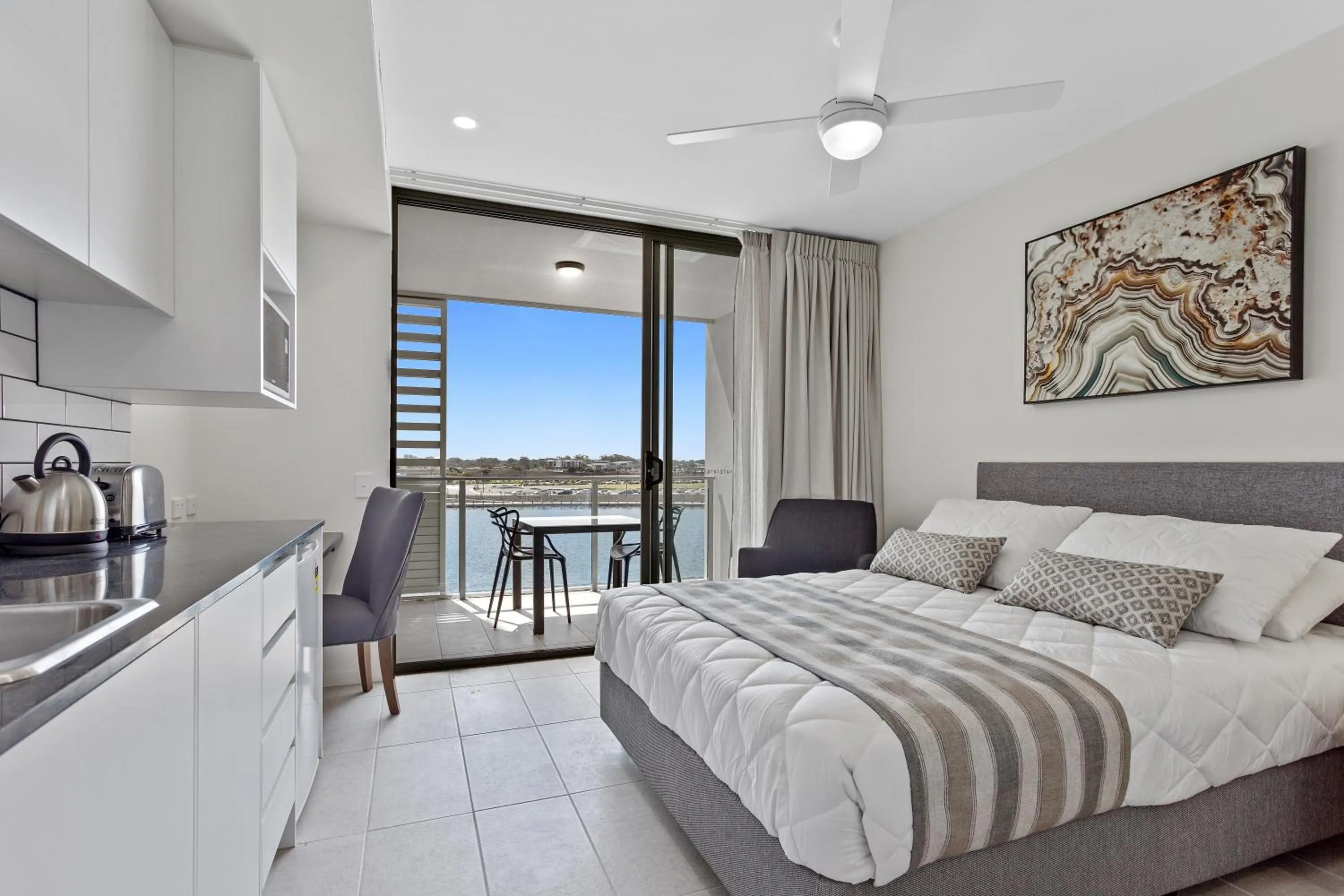 Balcony/Terrace, Bed in North Shore Oceanside Kawana
