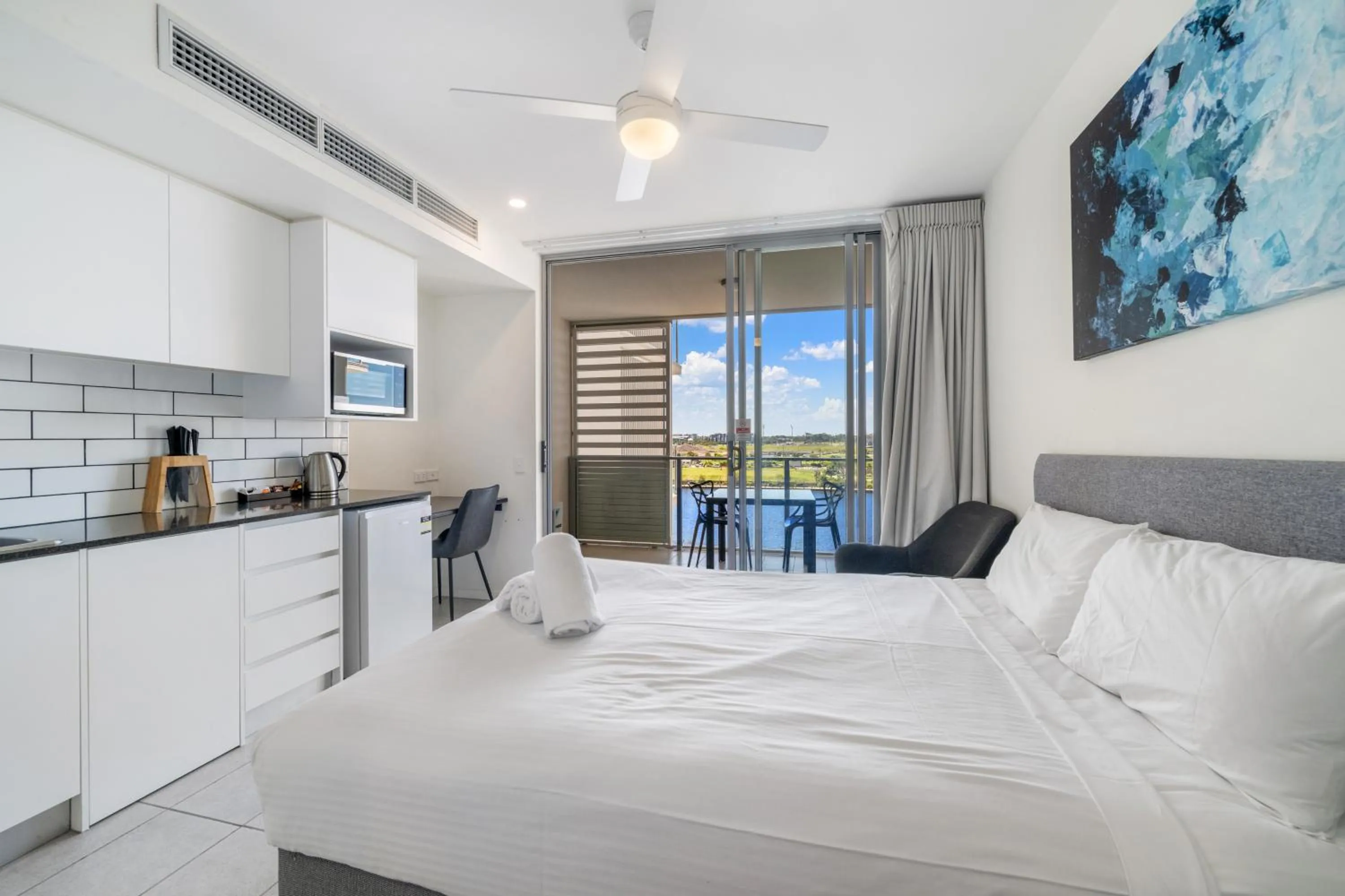 Photo of the whole room, Bed in North Shore Oceanside Kawana