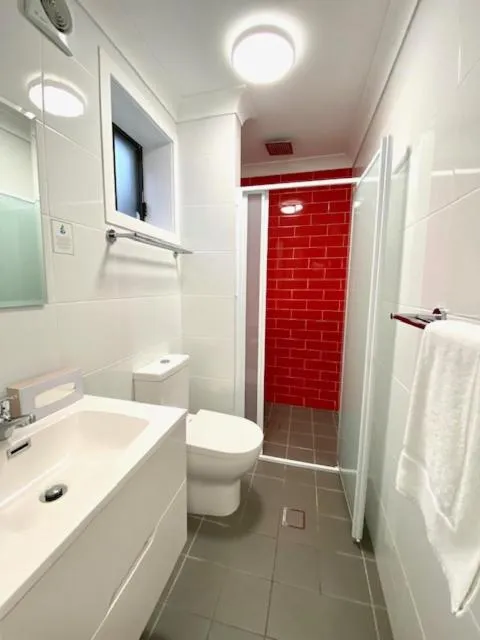 Shower in Huskisson Beach Escape