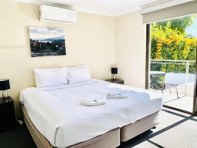 Bed in Huskisson Beach Escape