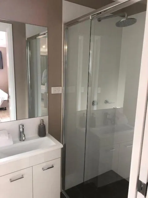 Shower in Huskisson Beach Escape