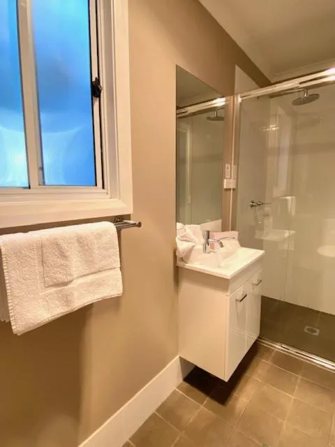 Shower in Huskisson Beach Escape