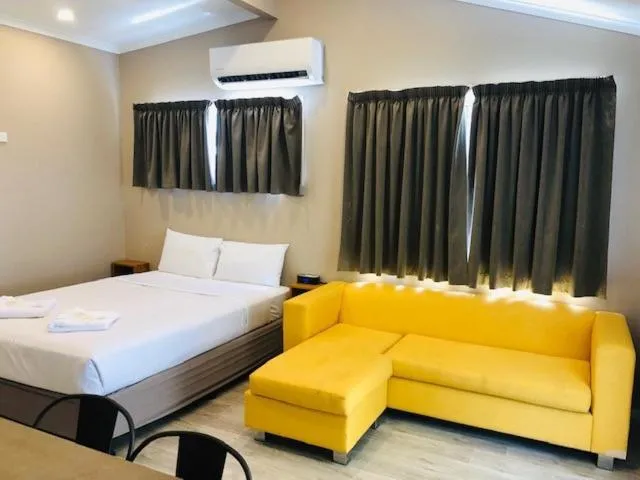 Living room, Bed in Huskisson Beach Escape