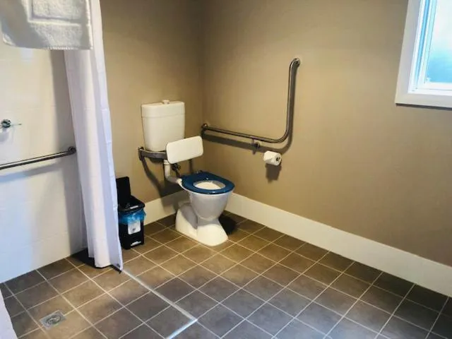 Shower in Huskisson Beach Escape