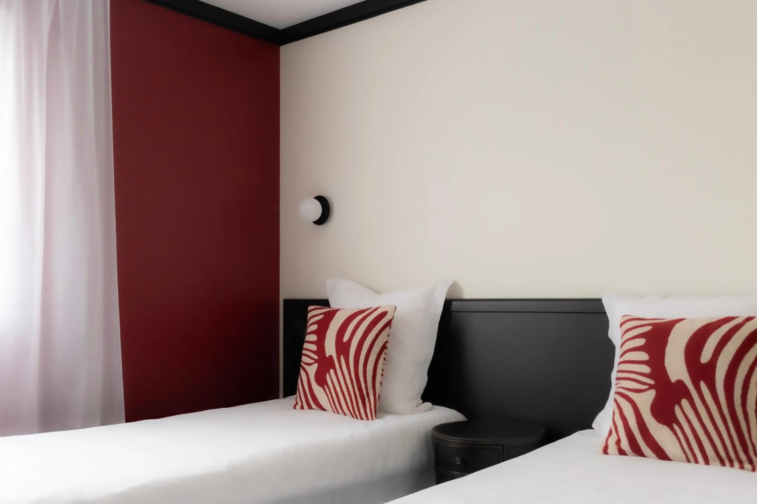 Bed in Hôtel Alliance - Proche Paris