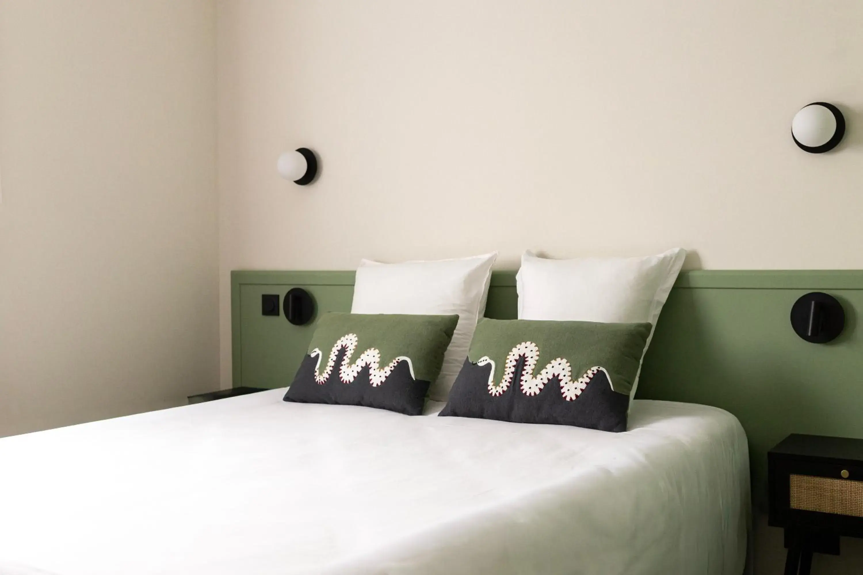 Renovated Double Room in Hôtel Alliance - Proche Paris Renovated Double Room in Hôtel Alliance - Proche Paris