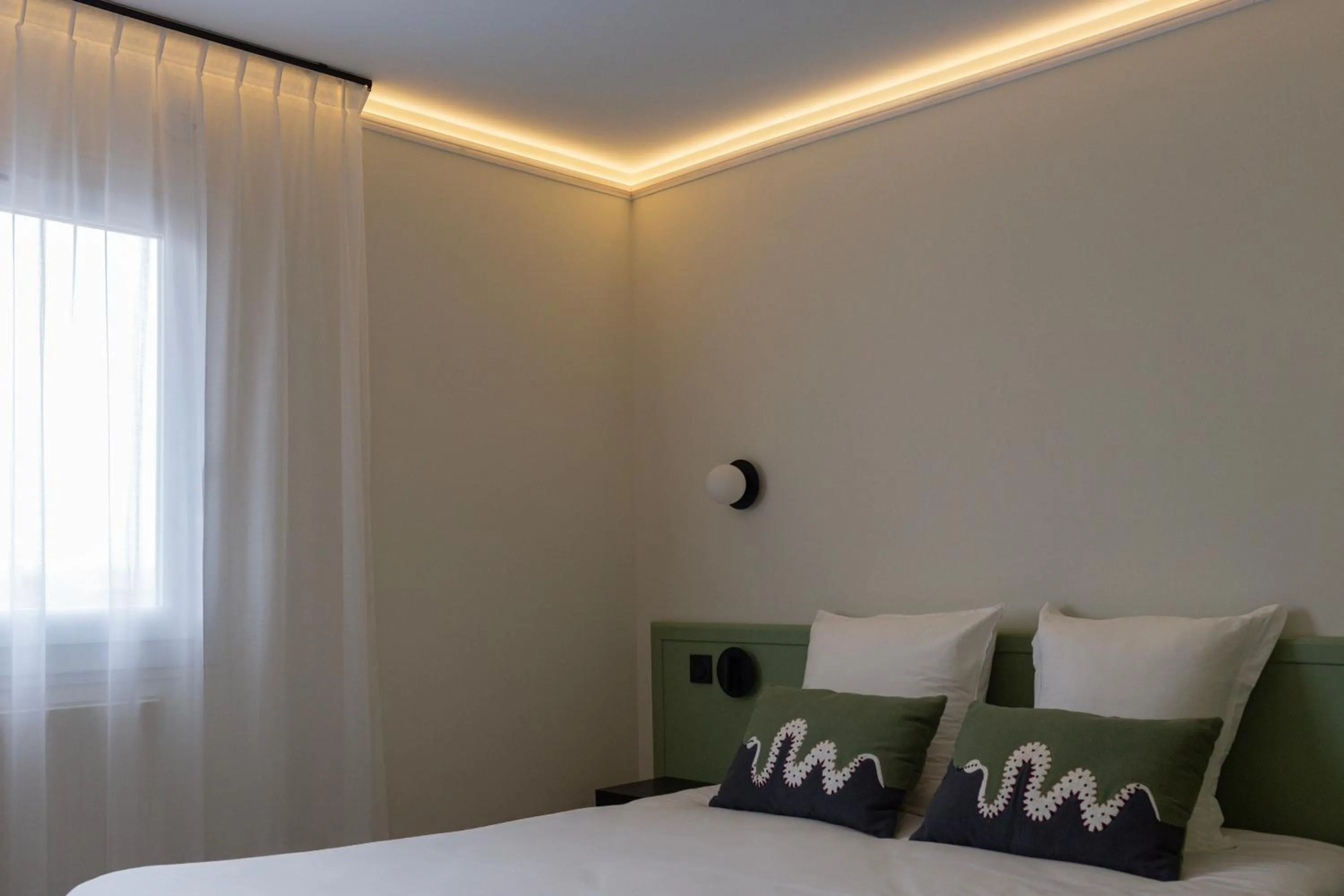 Bed in Hôtel Alliance - Proche Paris