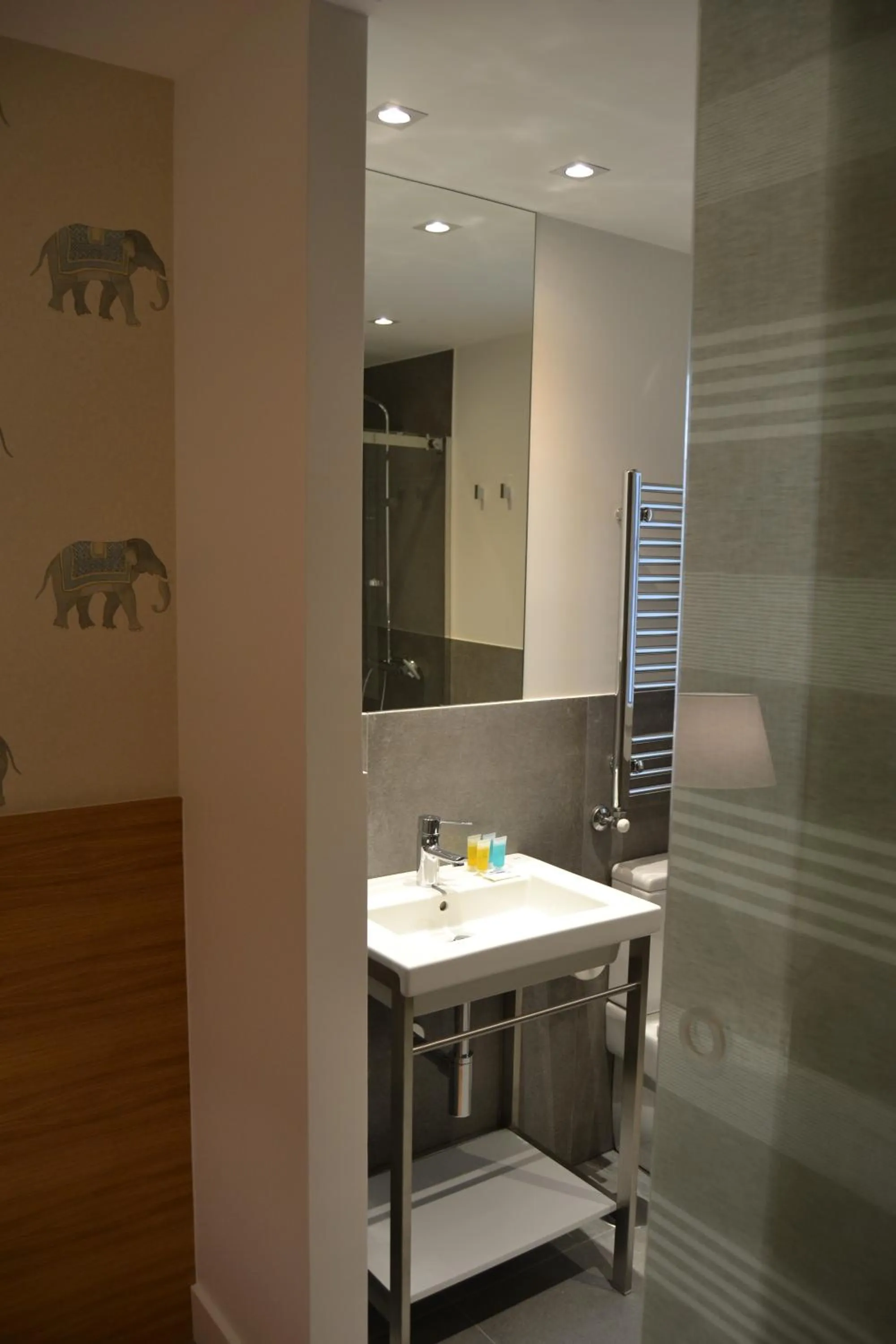 Toilet in Deniké Grupo Atalaia