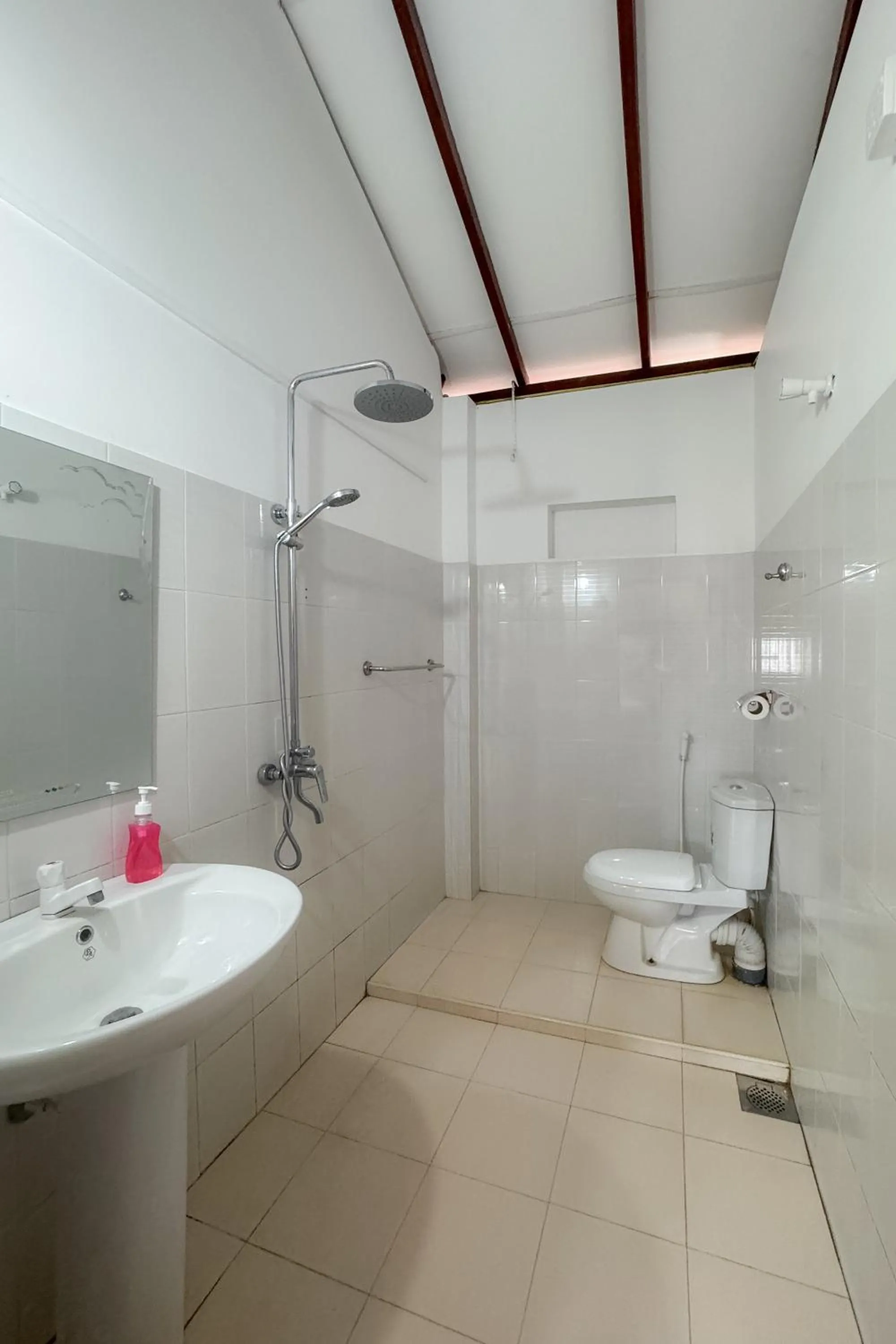 Shower in Lucky's Surf Camp